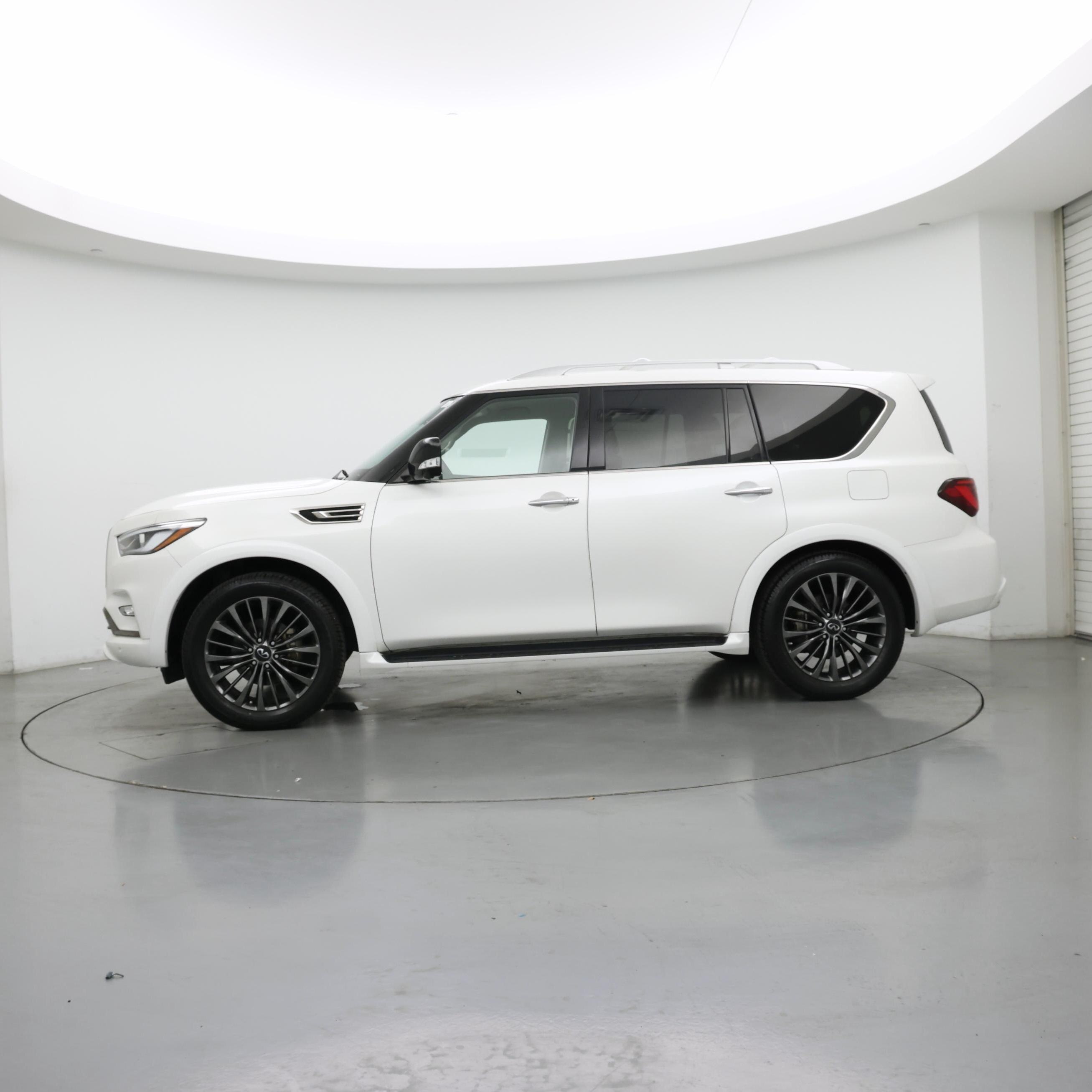 Thumbnail: 2021 INFINITI QX80 - 3