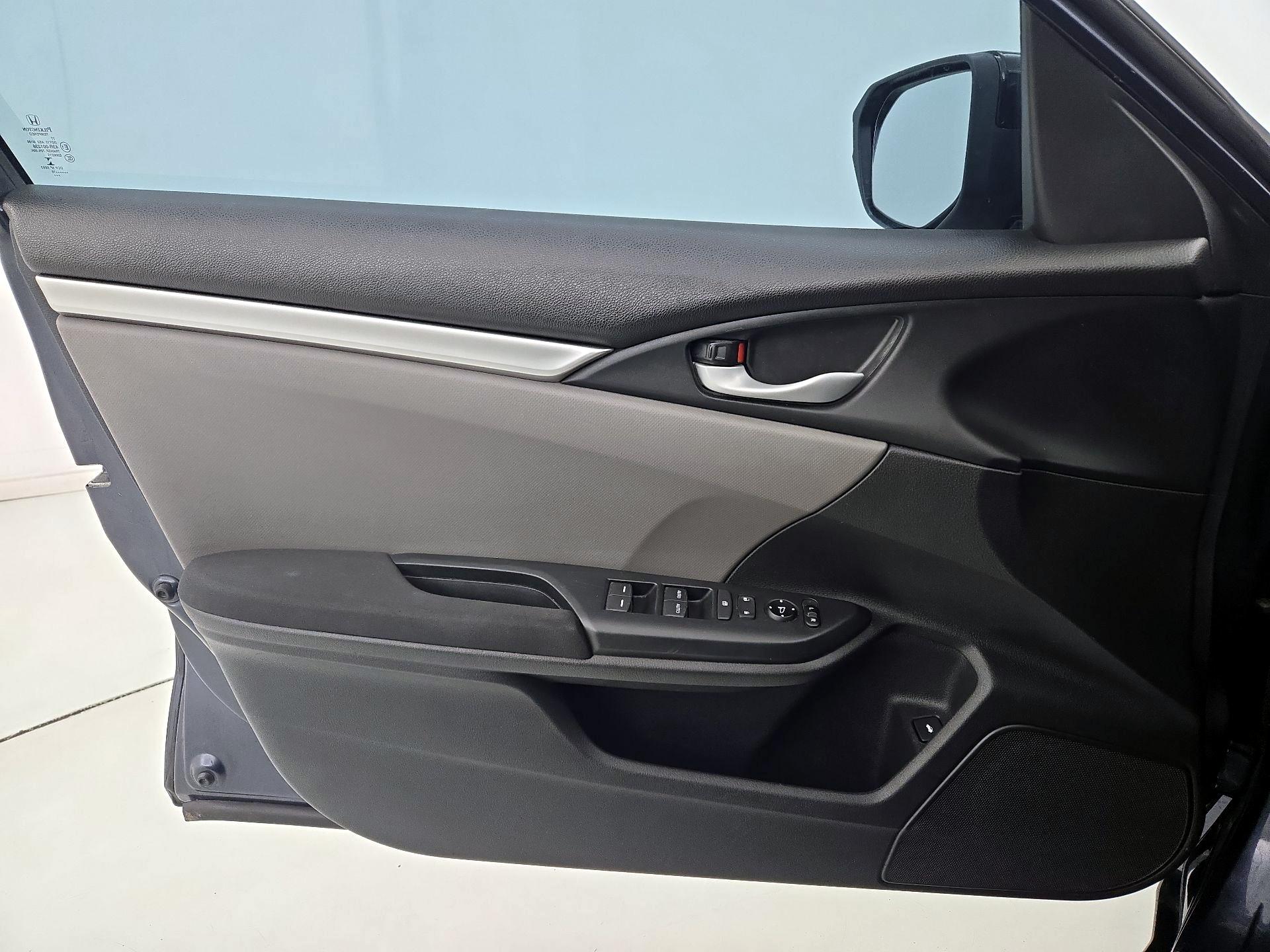 Thumbnail: 2016 Honda Civic - 12