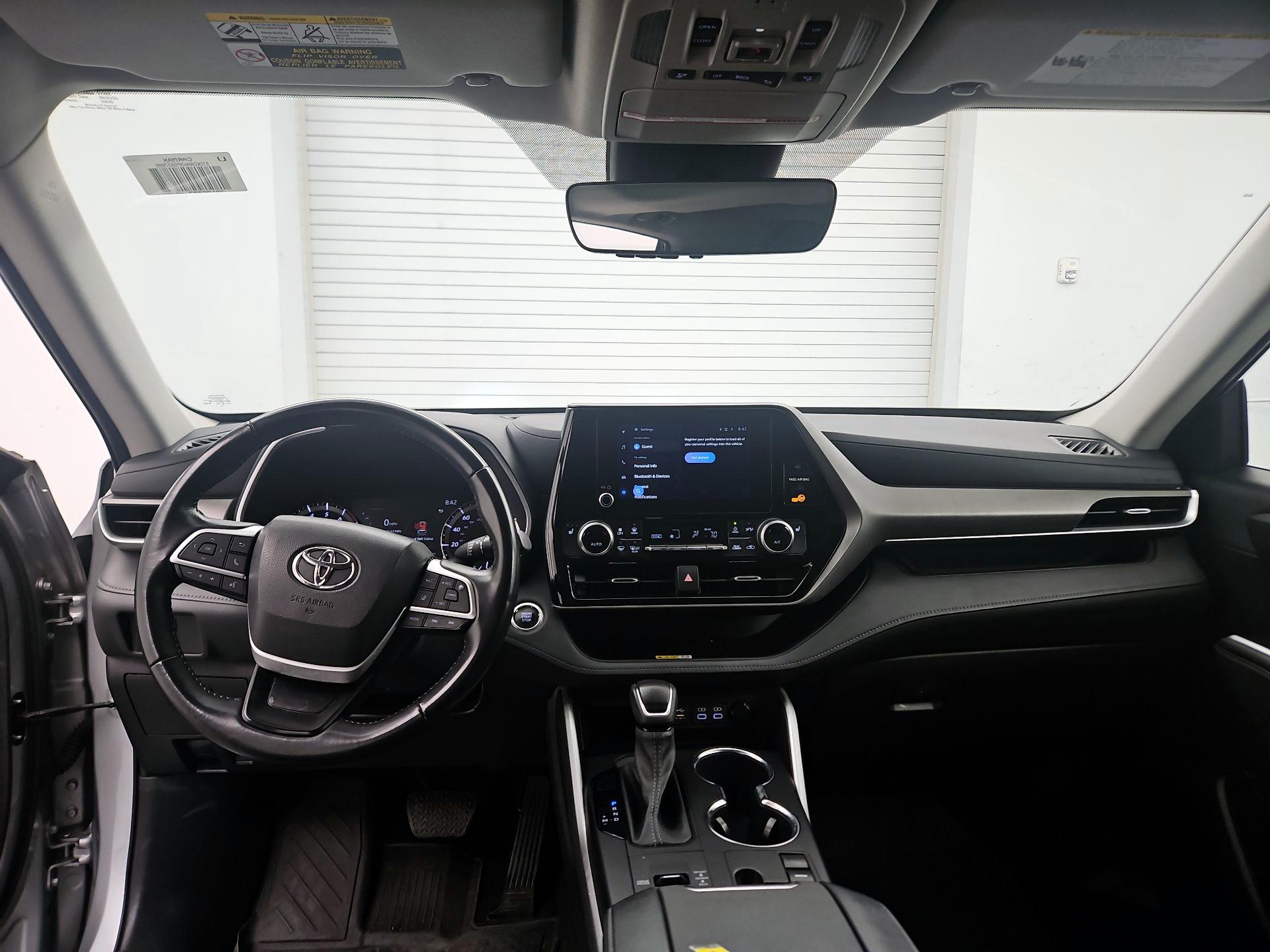 Thumbnail: 2023 Toyota Highlander - 9