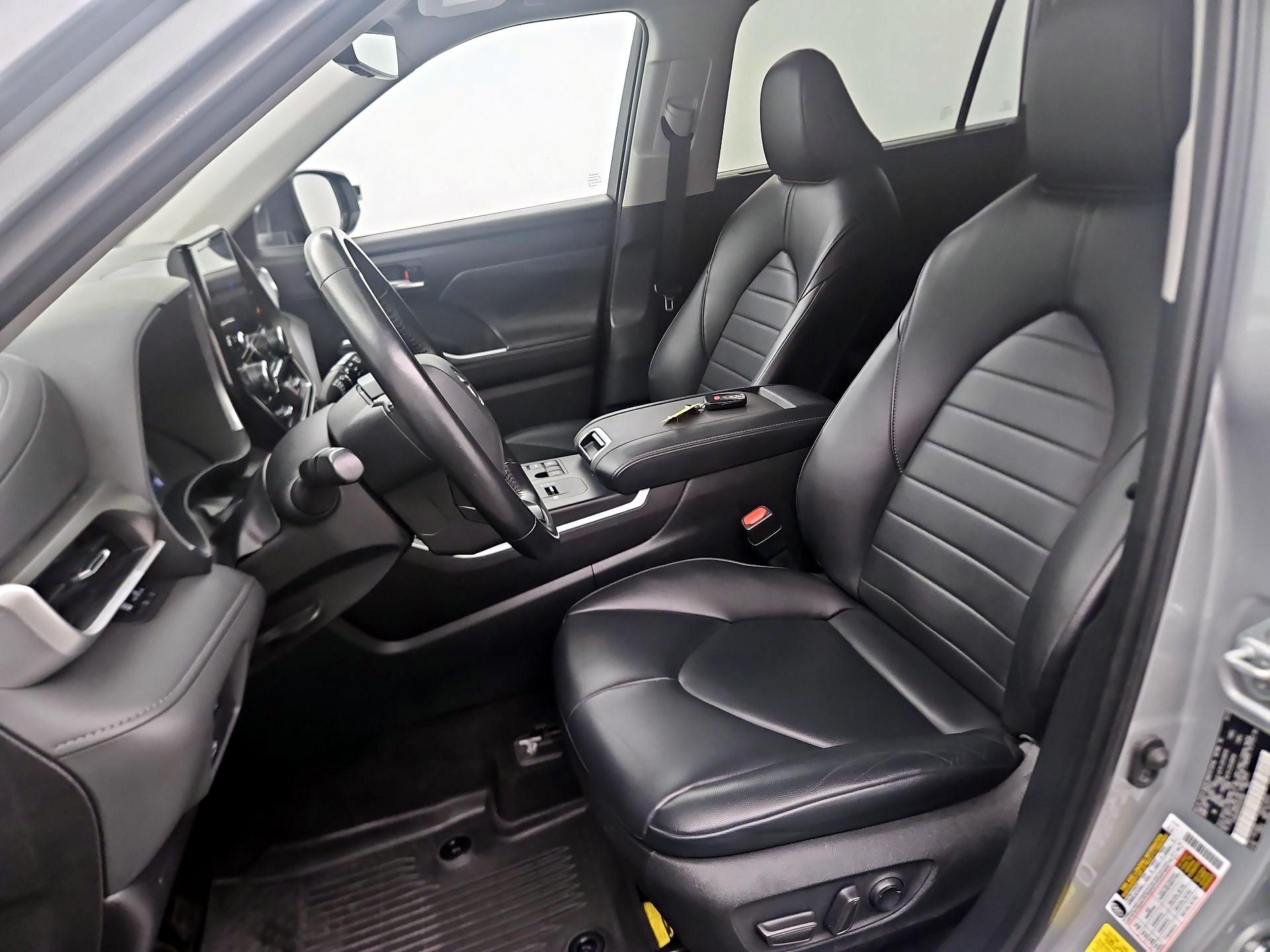 Thumbnail: 2023 Toyota Highlander - 11