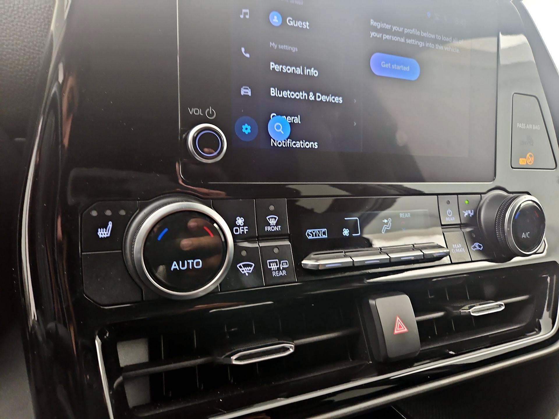 Thumbnail: 2023 Toyota Highlander - 15