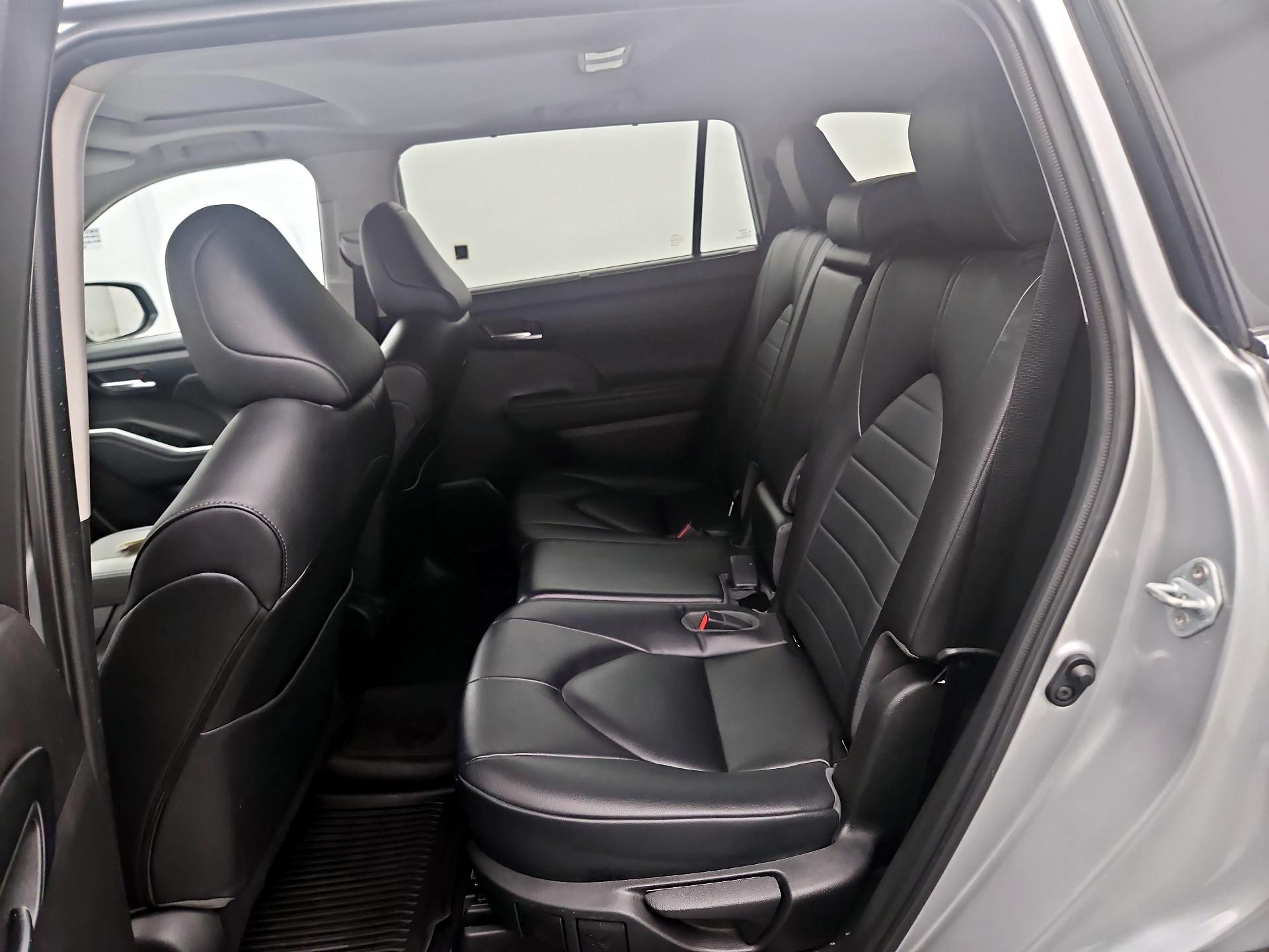 Thumbnail: 2023 Toyota Highlander - 18