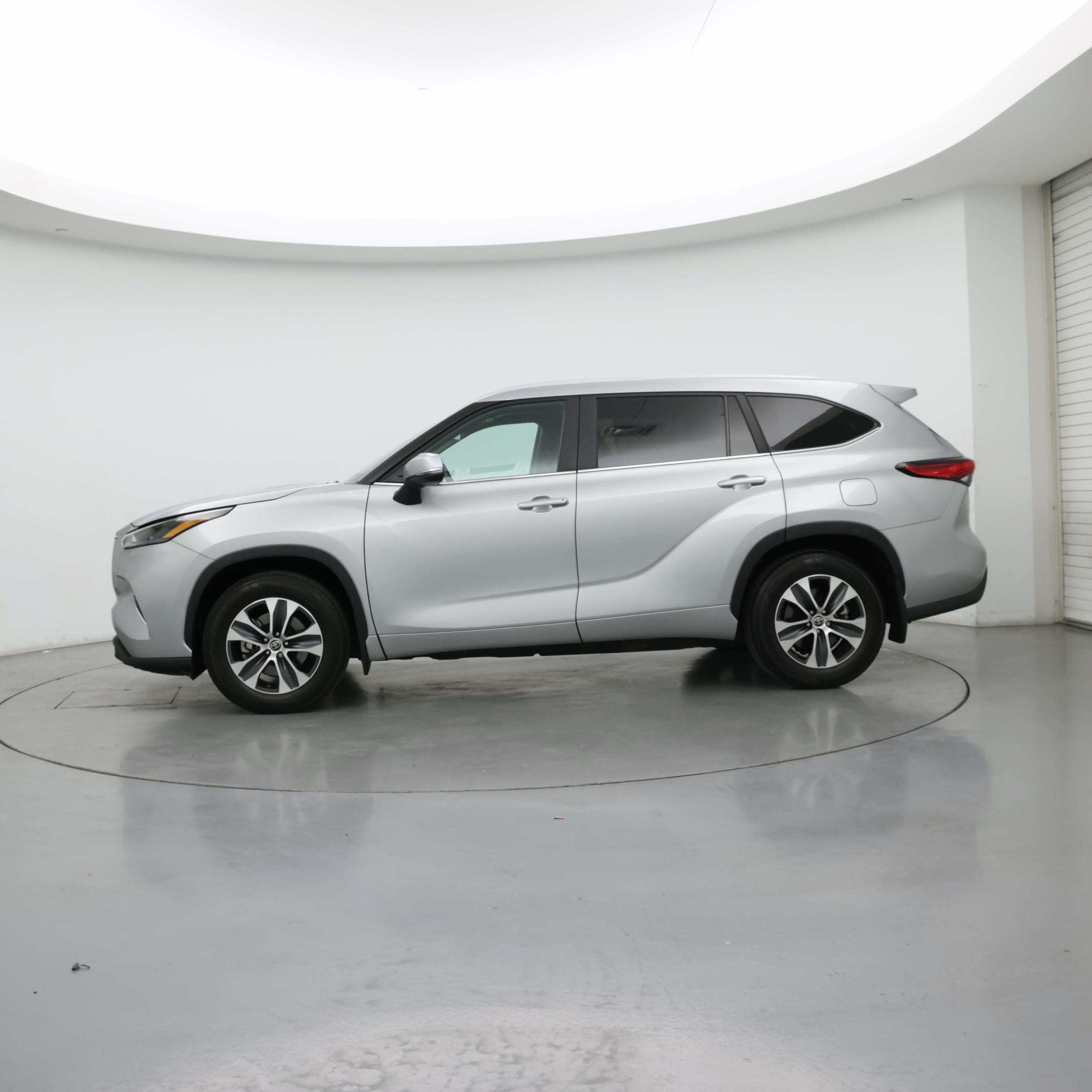 Thumbnail: 2023 Toyota Highlander - 3