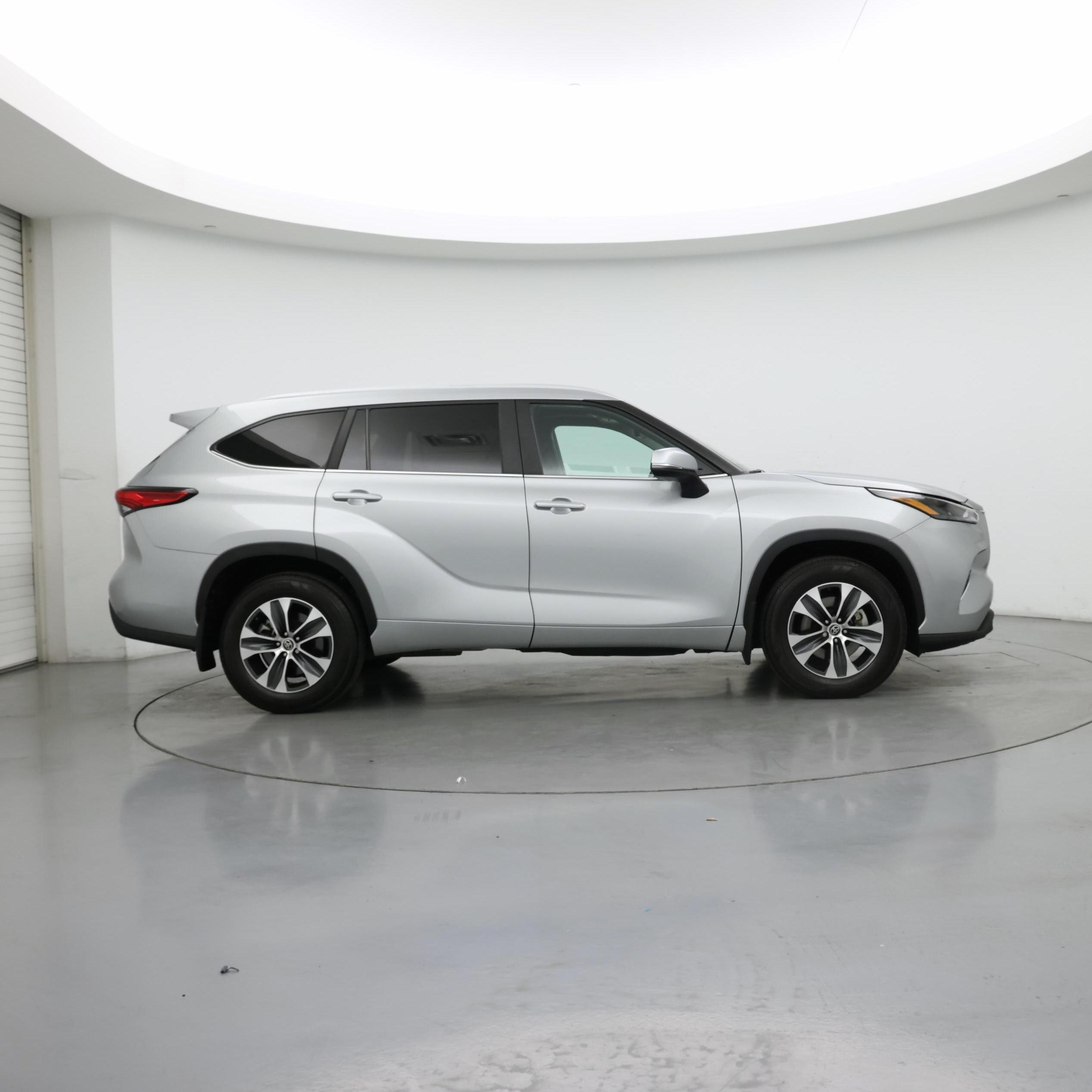 Thumbnail: 2023 Toyota Highlander - 7