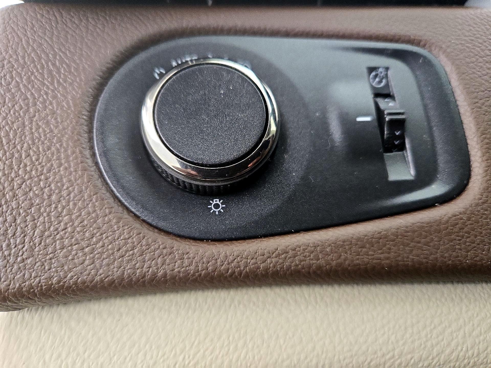 Thumbnail: 2015 Cadillac SRX - 13