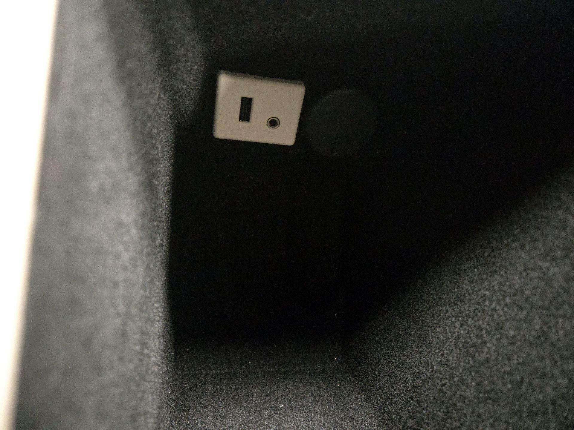 Thumbnail: 2015 Cadillac SRX - 18