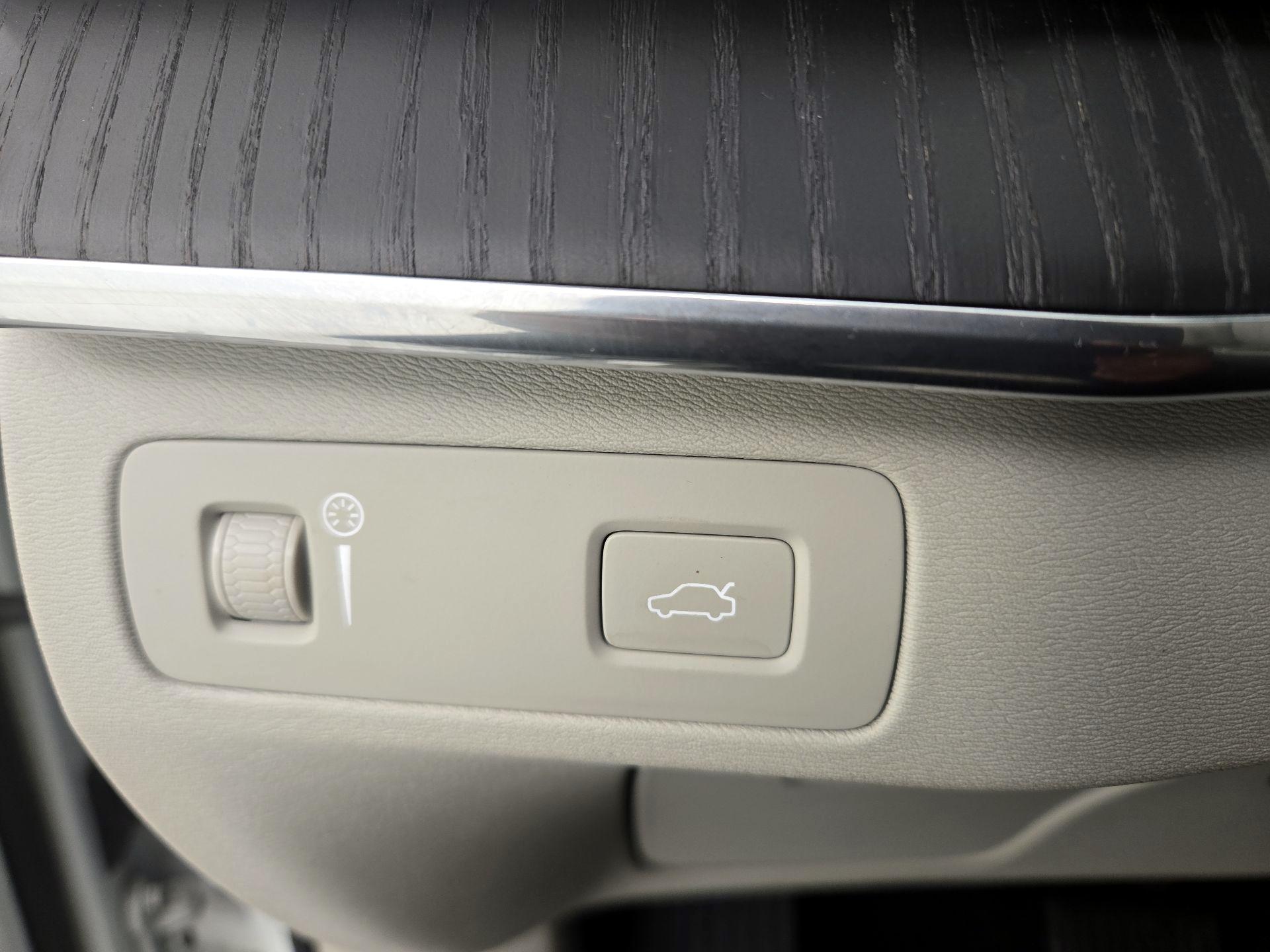 Thumbnail: 2020 Volvo XC90 - 13