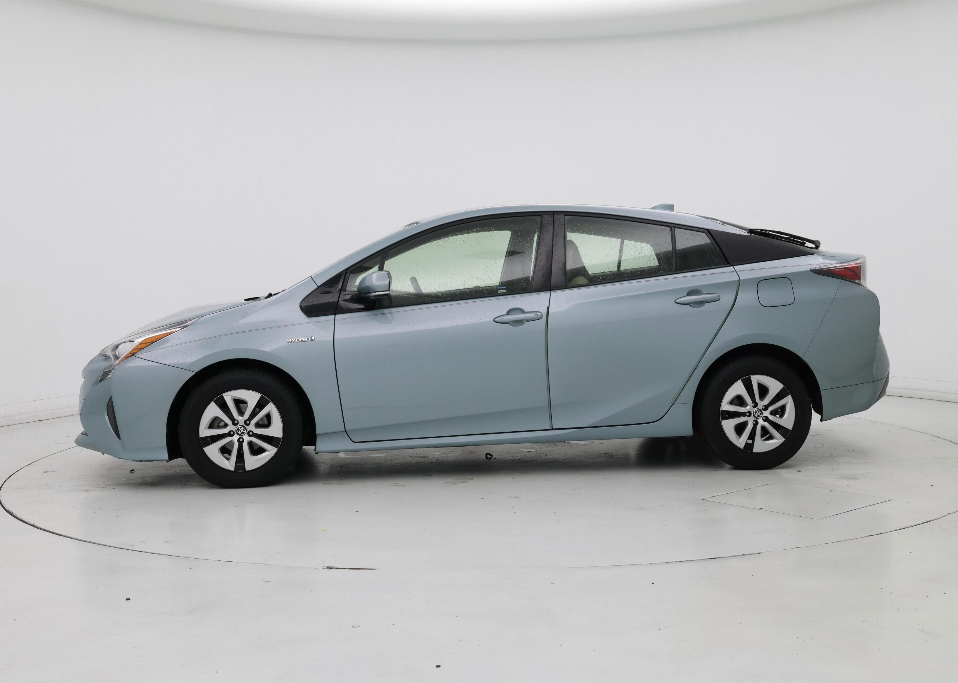 Thumbnail: 2016 Toyota Prius - 3