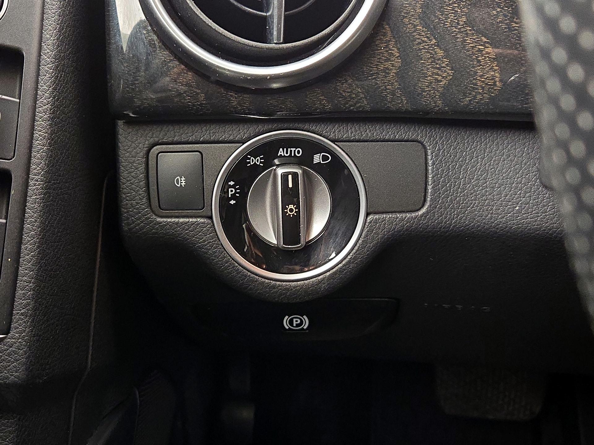 Thumbnail: 2015 Mercedes-Benz GLK - 13