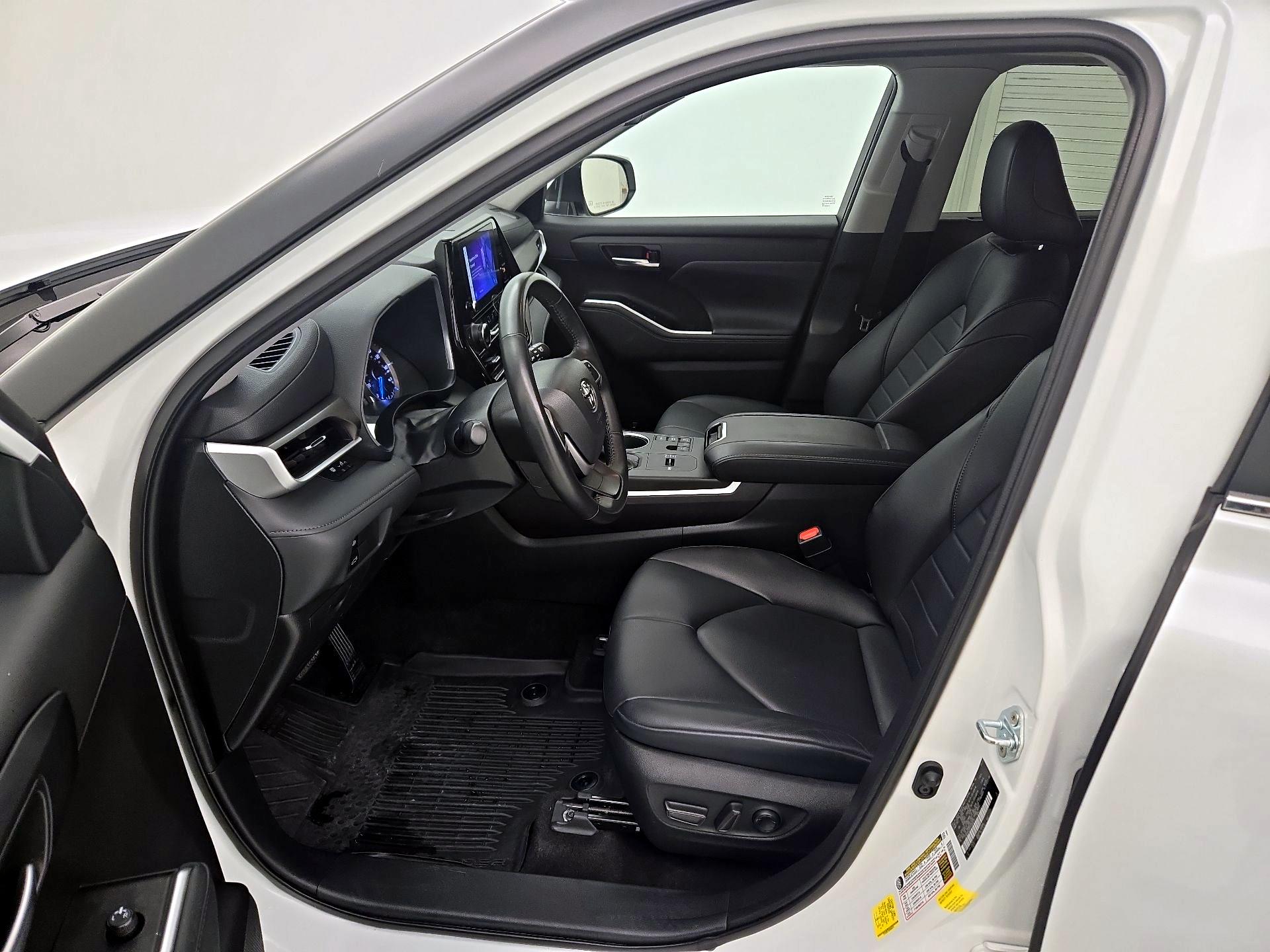 Thumbnail: 2023 Toyota Highlander - 11