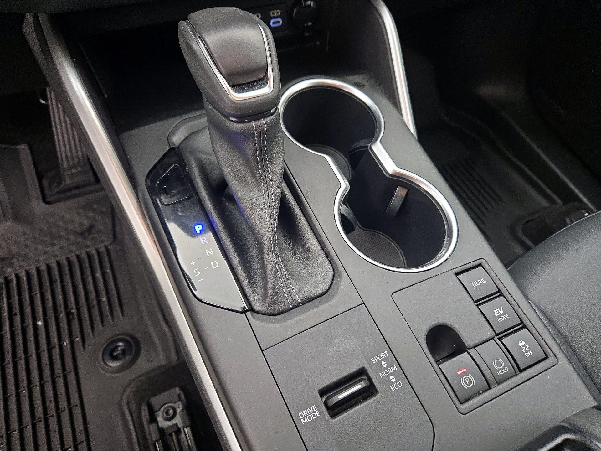 Thumbnail: 2023 Toyota Highlander - 18