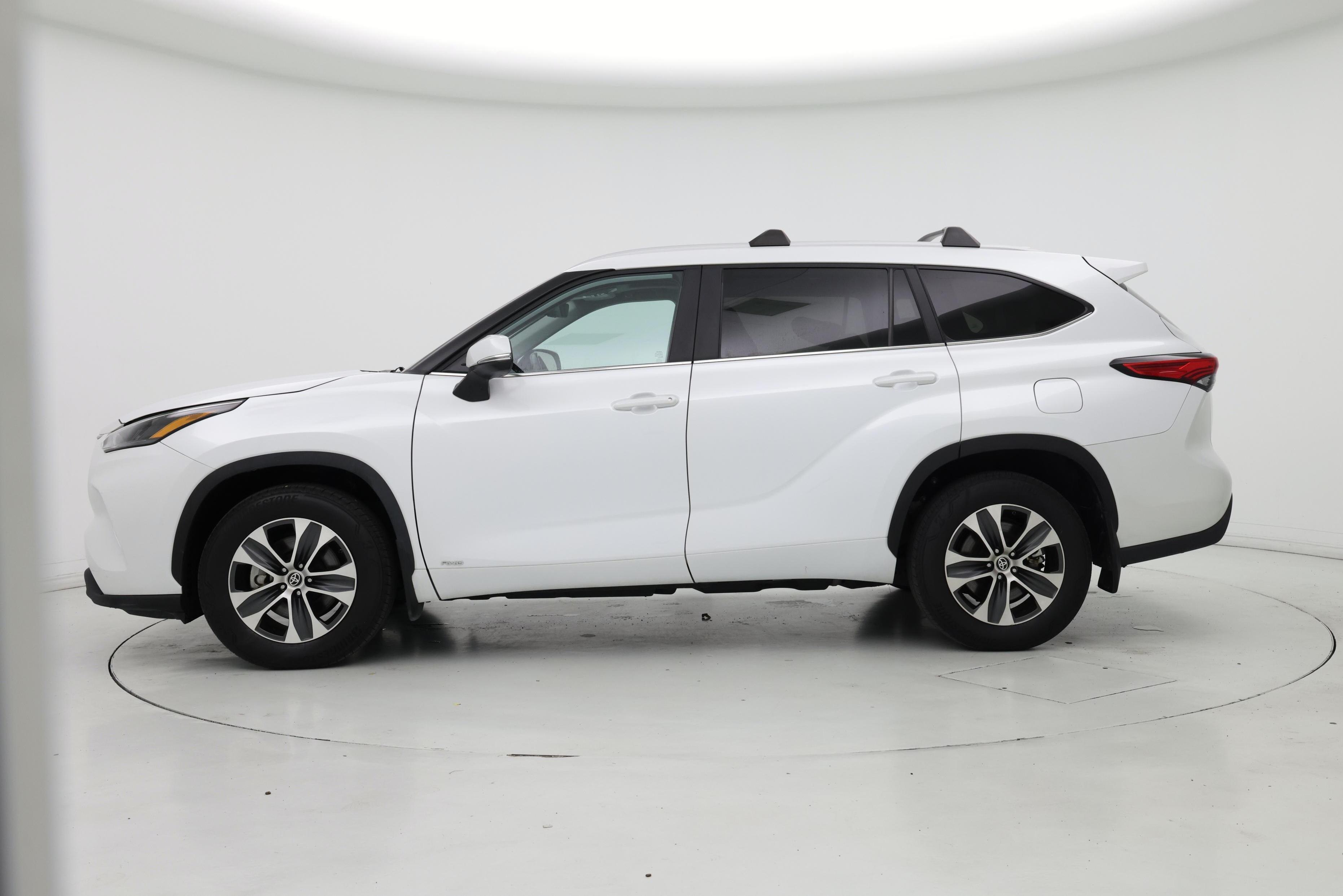 Thumbnail: 2023 Toyota Highlander - 3