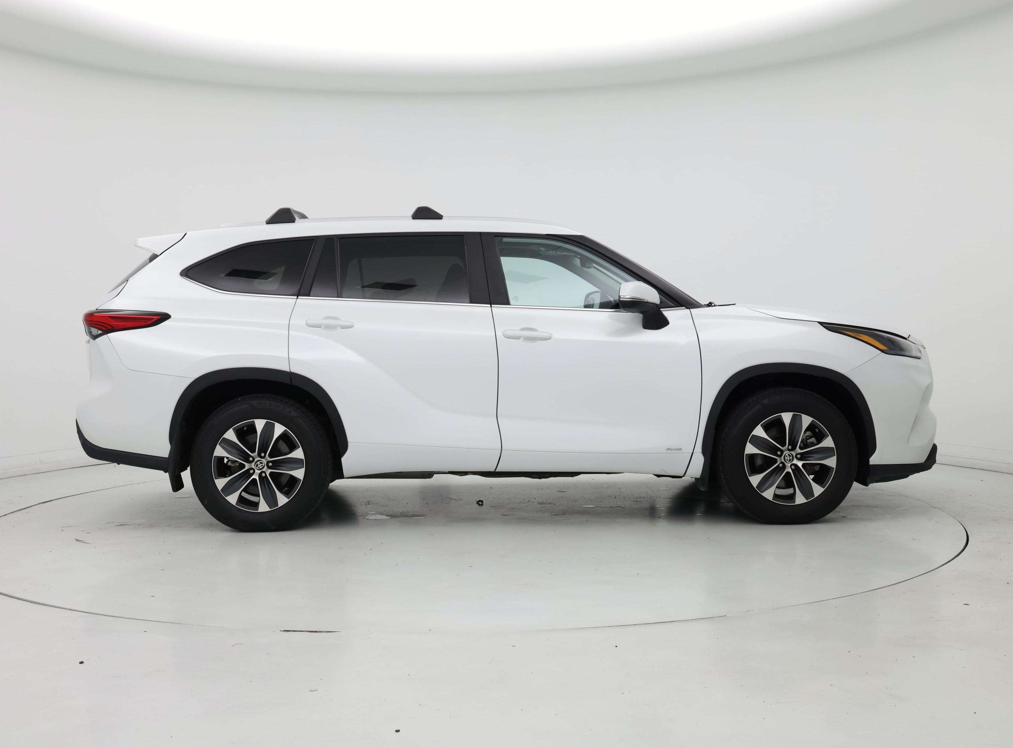 Thumbnail: 2023 Toyota Highlander - 7