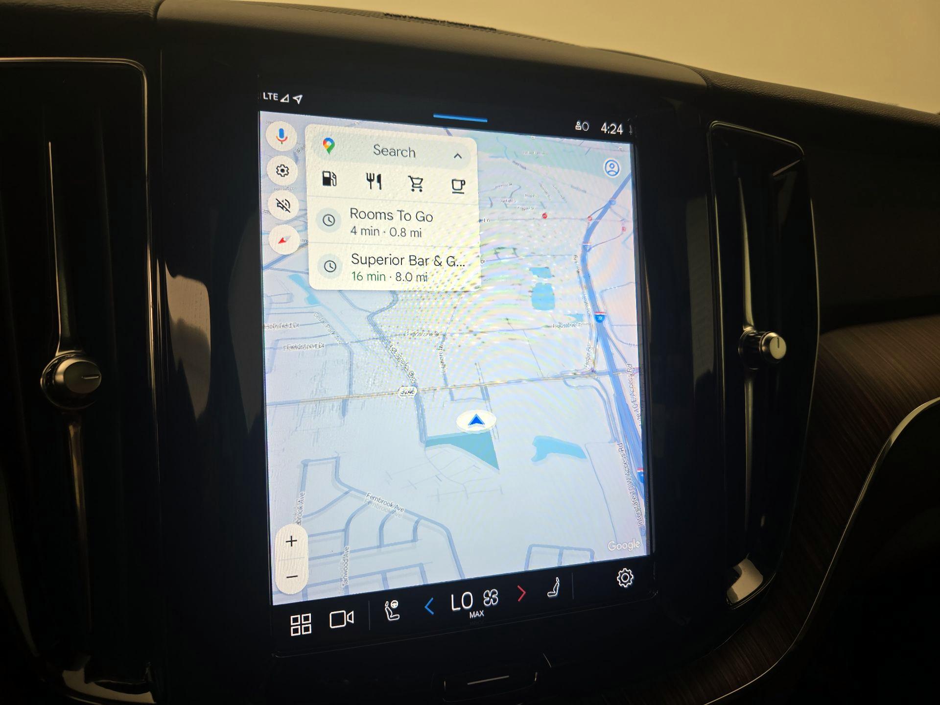 Thumbnail: 2022 Volvo XC60 - 14