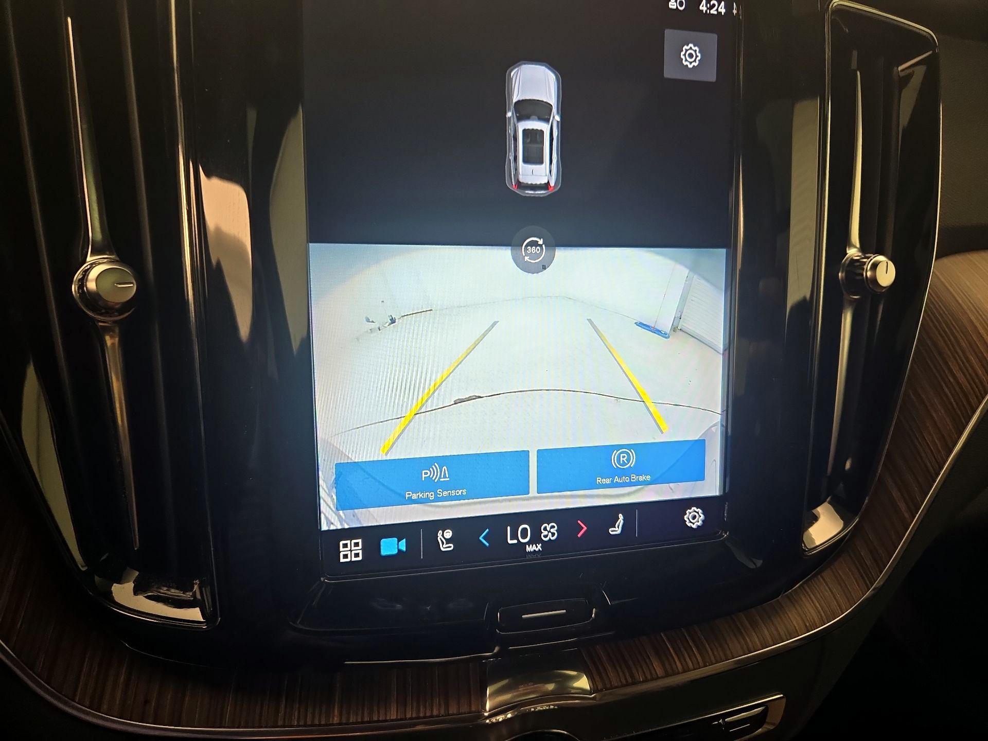 Thumbnail: 2022 Volvo XC60 - 15