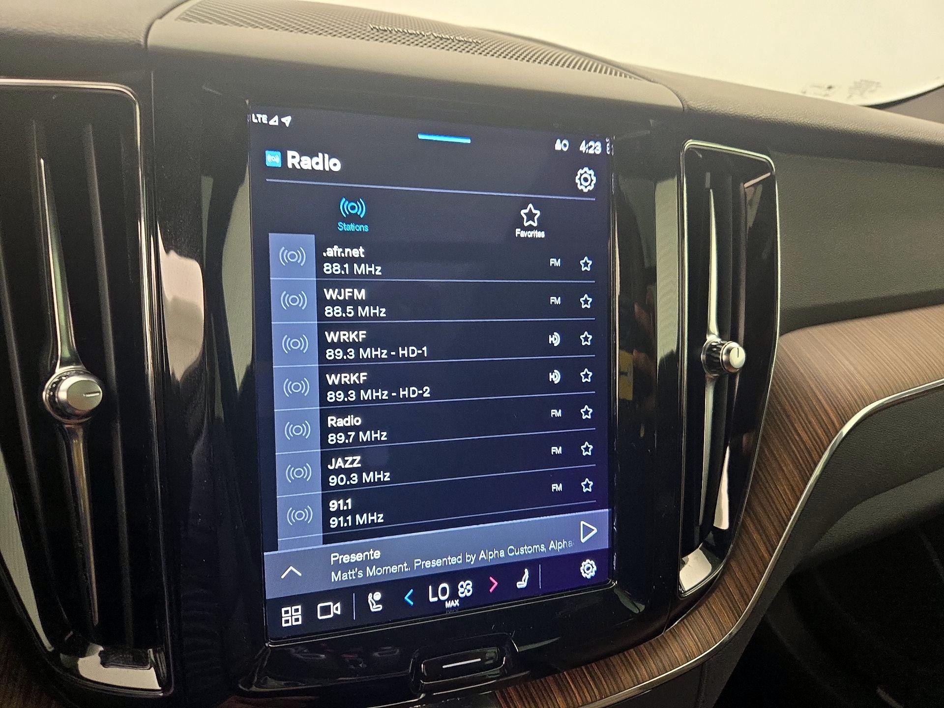 Thumbnail: 2022 Volvo XC60 - 16