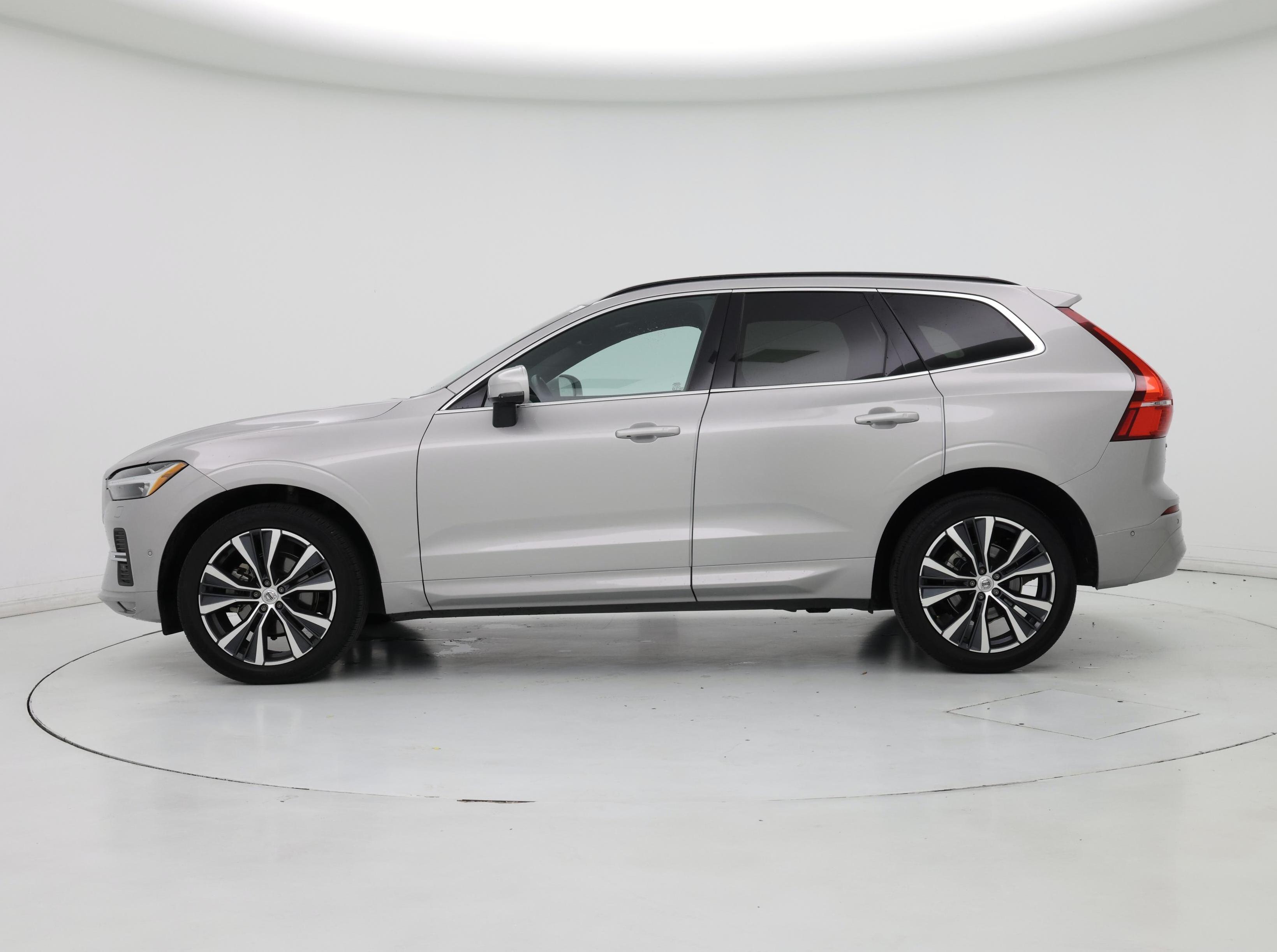 Thumbnail: 2022 Volvo XC60 - 3