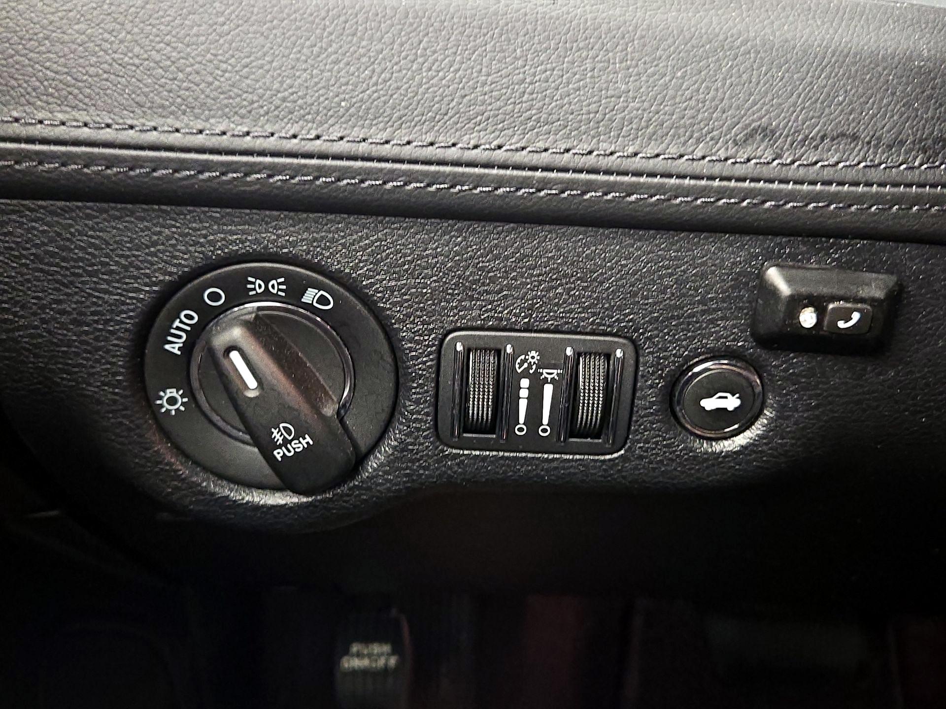 Thumbnail: 2018 Chrysler 300 - 13