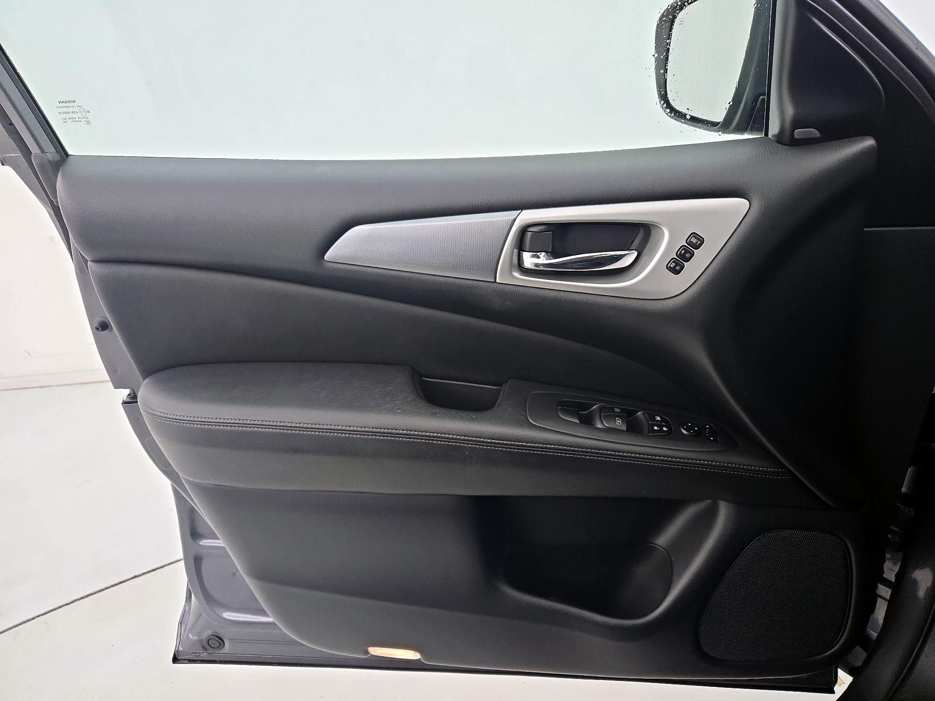 Thumbnail: 2019 Nissan Pathfinder - 12