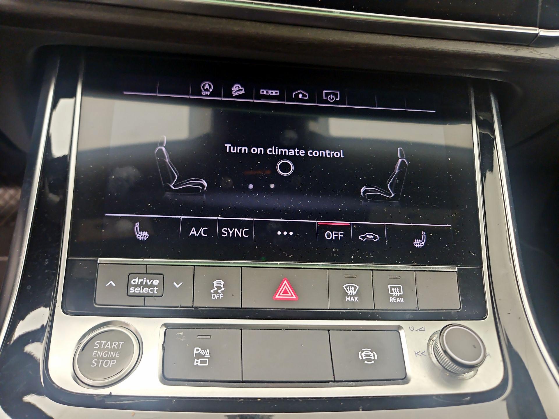 Thumbnail: 2023 Audi Q8 - 16