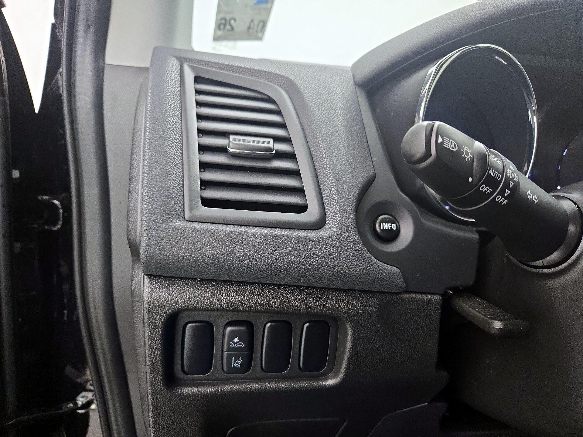 Thumbnail: 2023 Mitsubishi Outlander Sport - 13