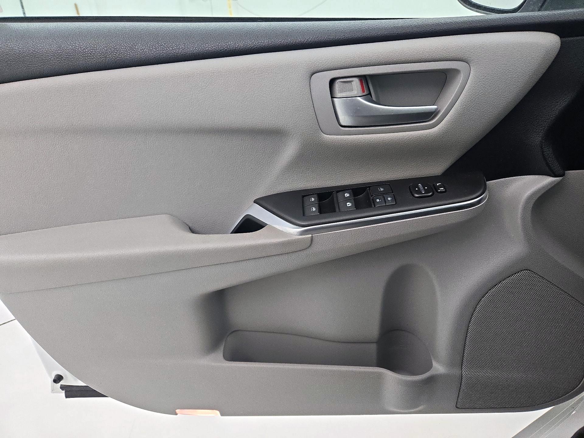 Thumbnail: 2017 Toyota Camry - 12