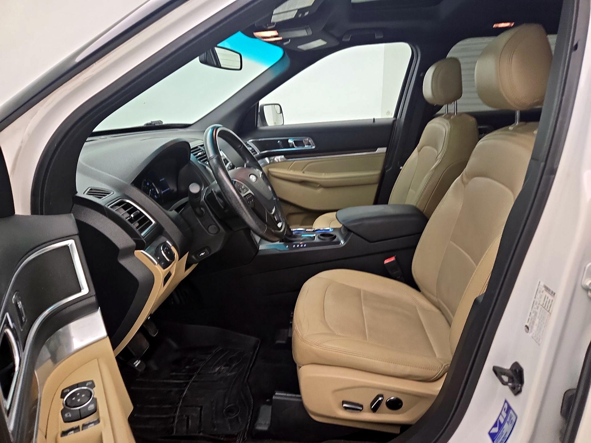 Thumbnail: 2016 Ford Explorer - 11