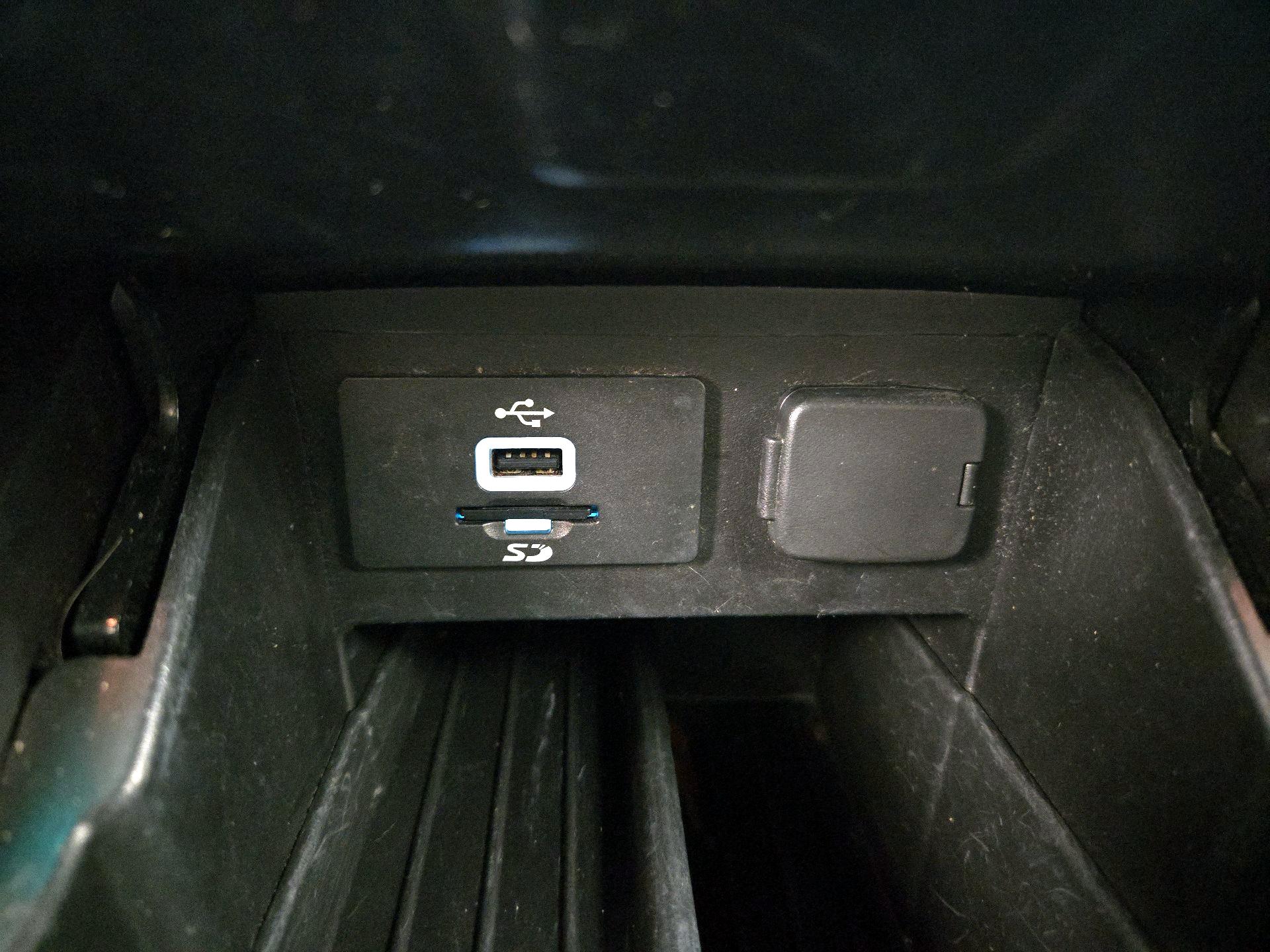 Thumbnail: 2016 Ford Explorer - 19