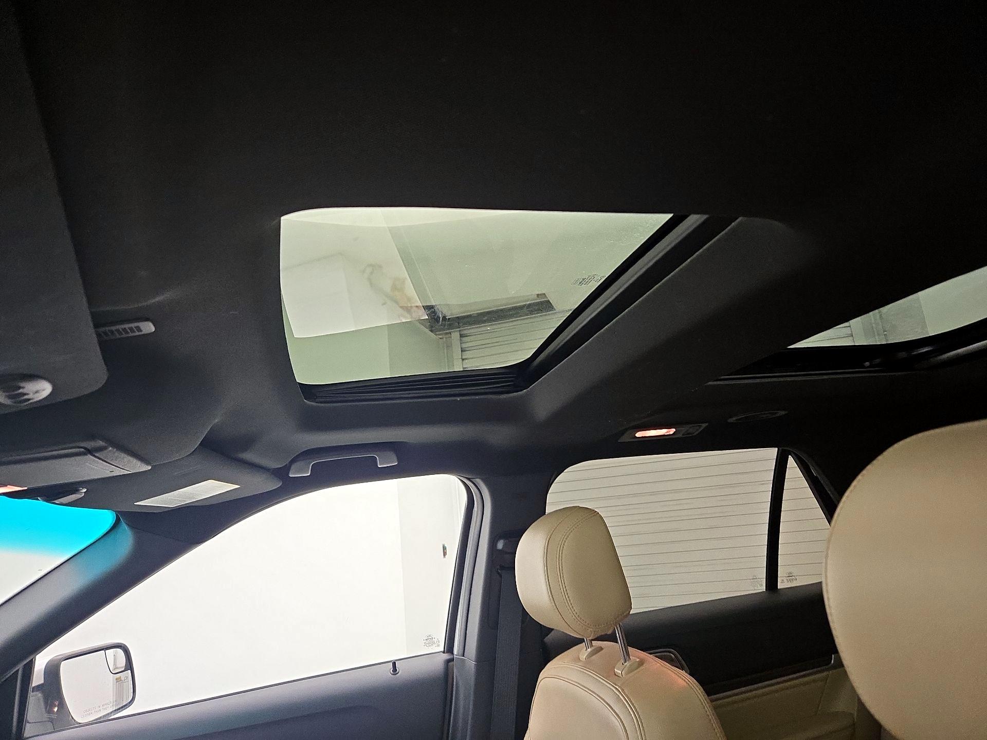 Thumbnail: 2016 Ford Explorer - 20