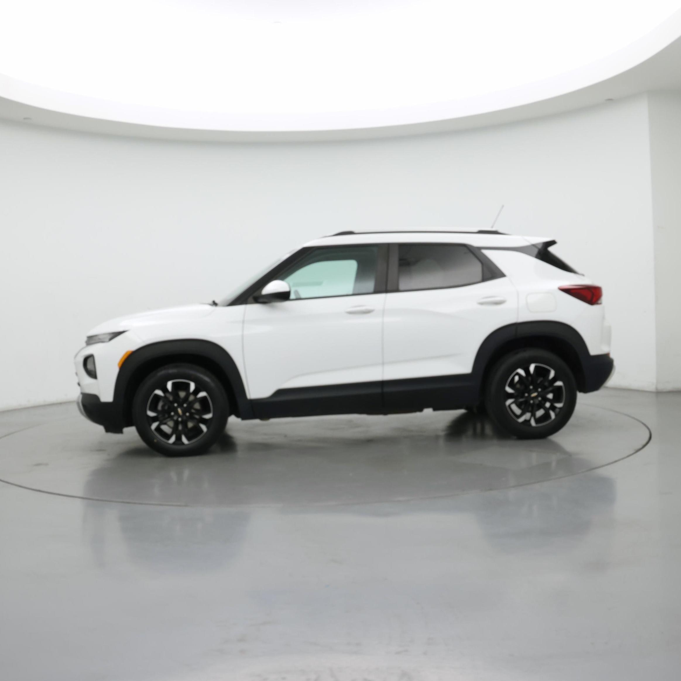 Thumbnail: 2022 Chevrolet TrailBlazer - 3