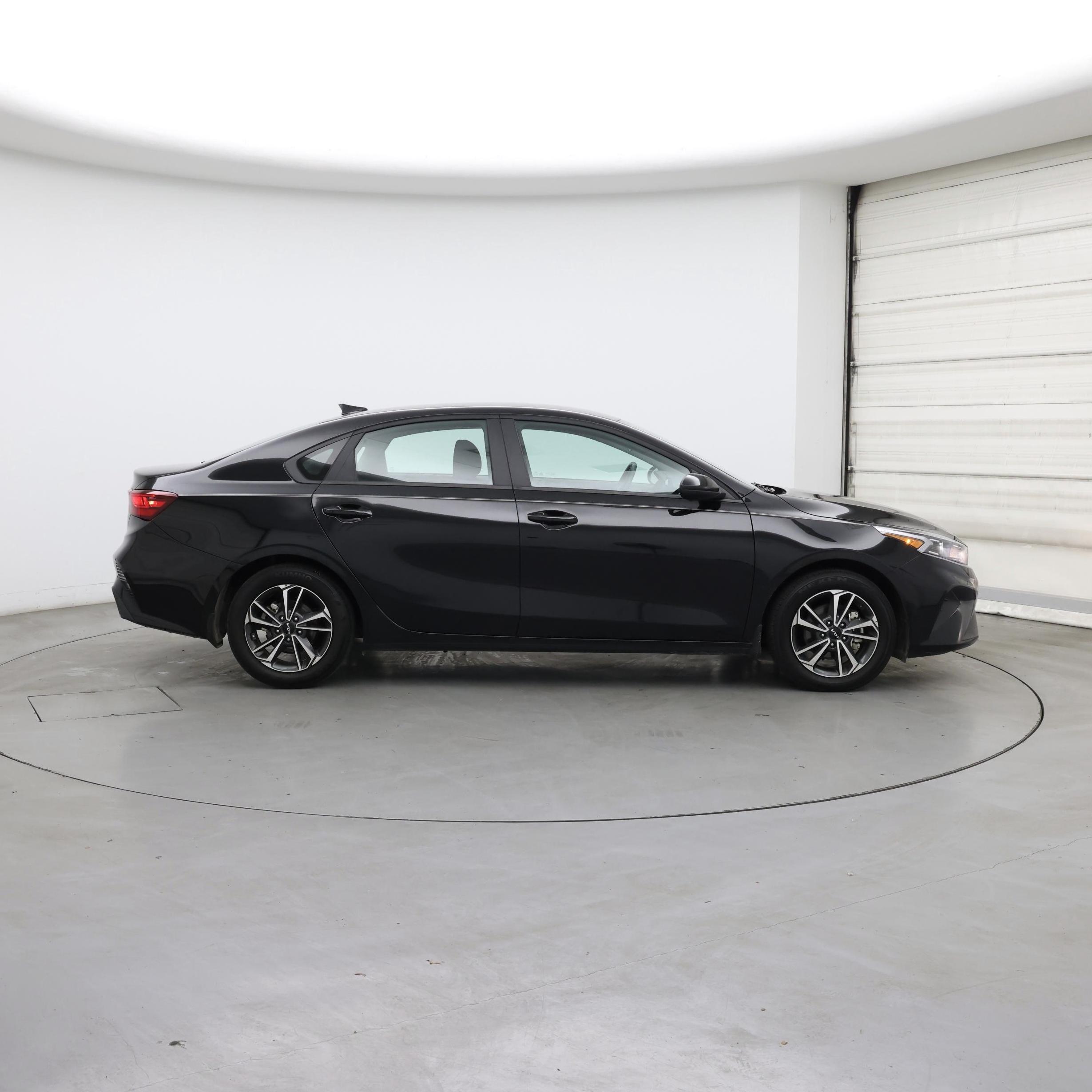 Thumbnail: 2024 Kia Forte - 7