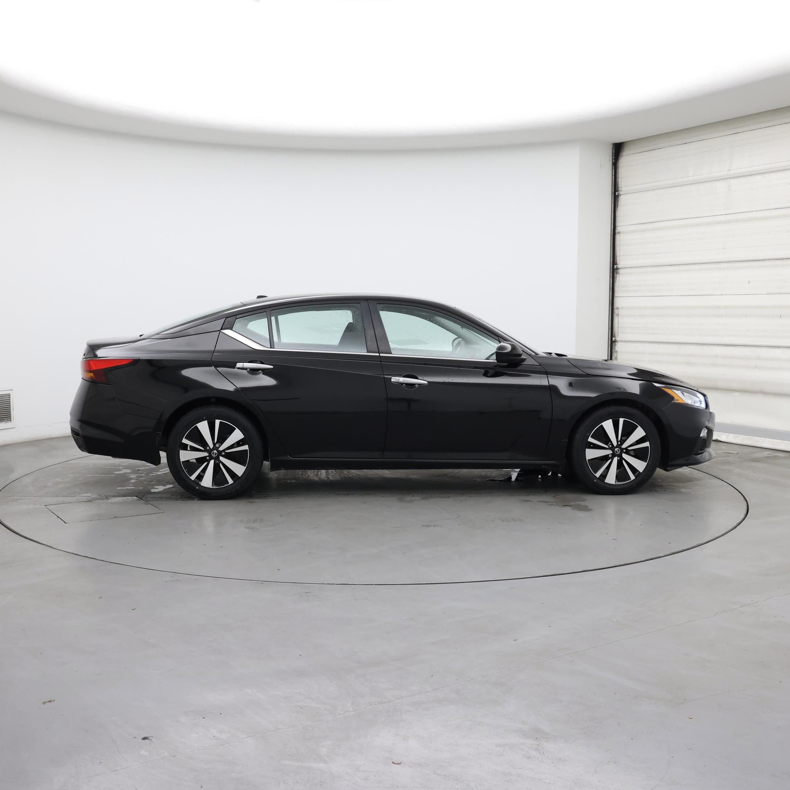 Thumbnail: 2022 Nissan Altima - 7