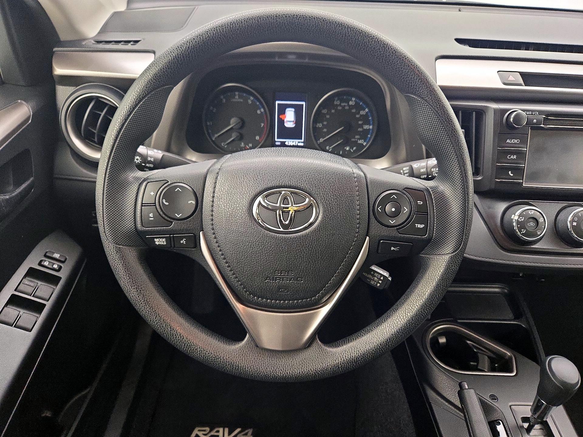 Thumbnail: 2018 Toyota RAV4 - 10