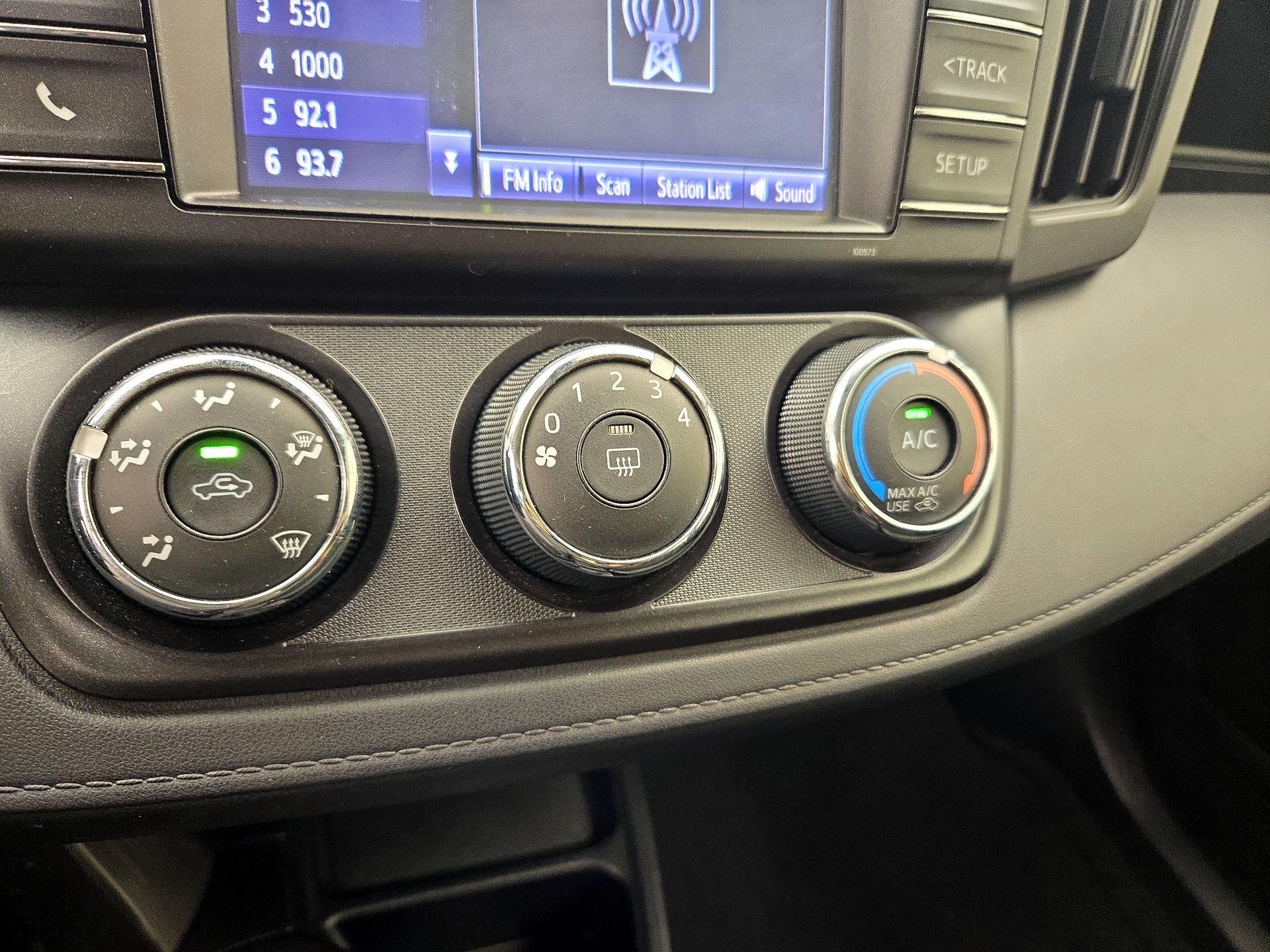 Thumbnail: 2018 Toyota RAV4 - 16