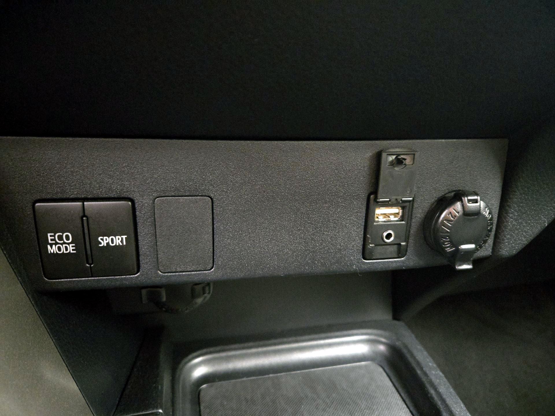 Thumbnail: 2018 Toyota RAV4 - 18