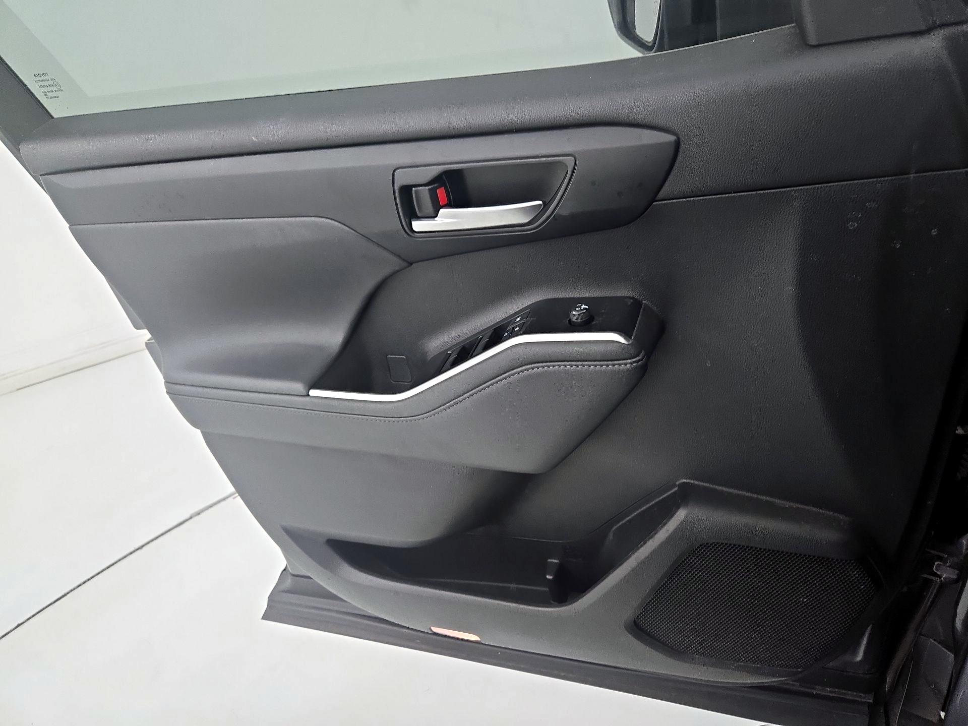 Thumbnail: 2021 Toyota Highlander - 12