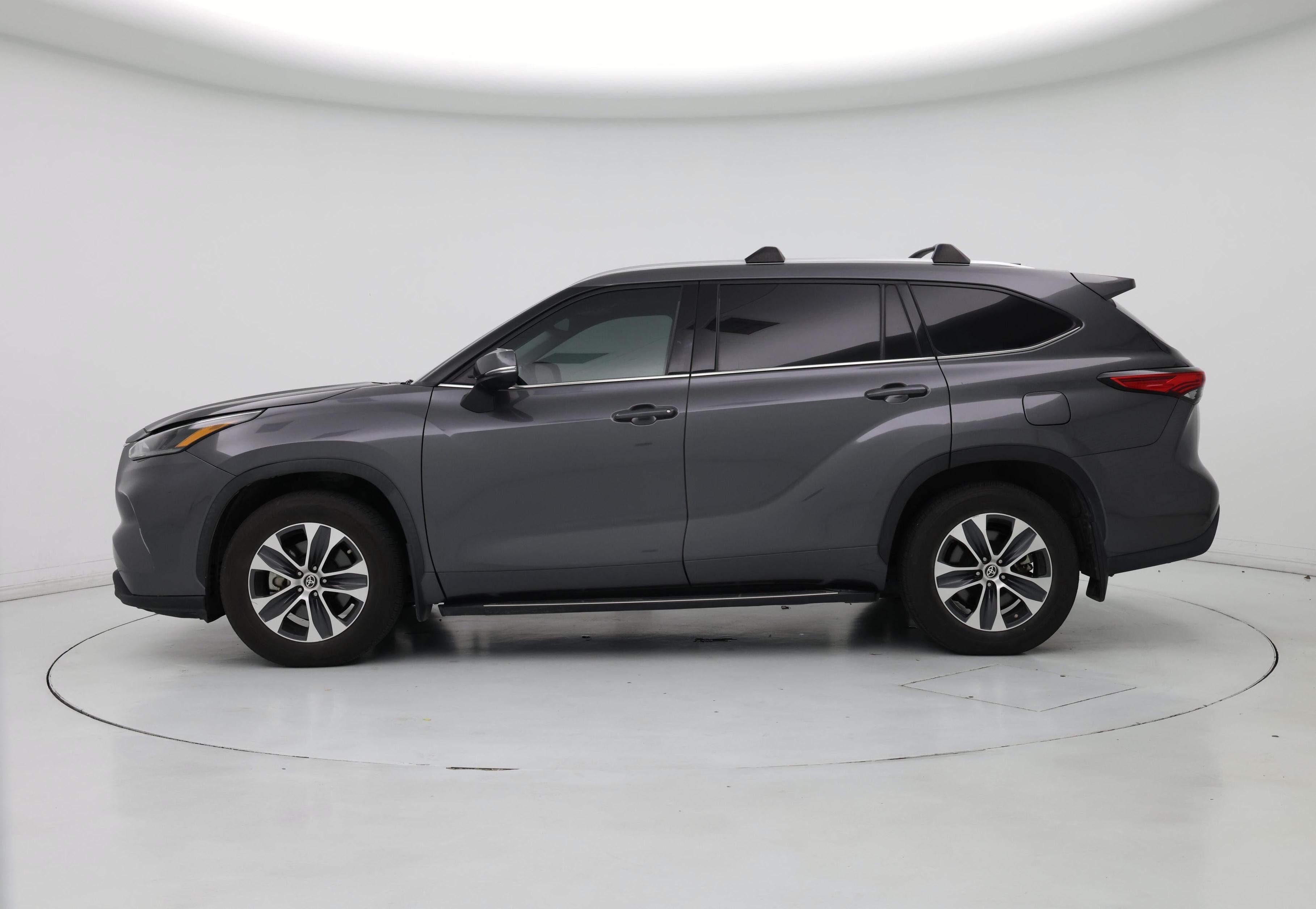 Thumbnail: 2021 Toyota Highlander - 3