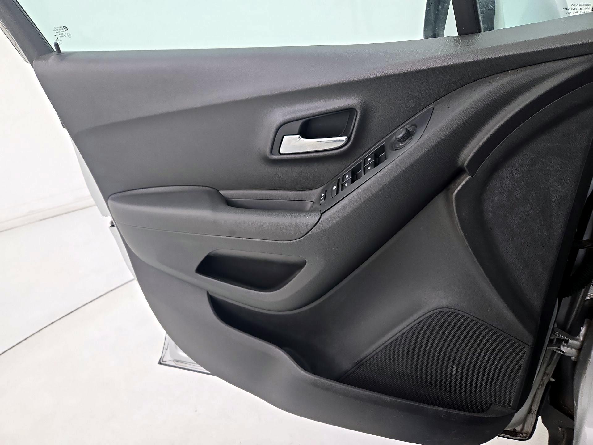 Thumbnail: 2015 Chevrolet Trax - 12