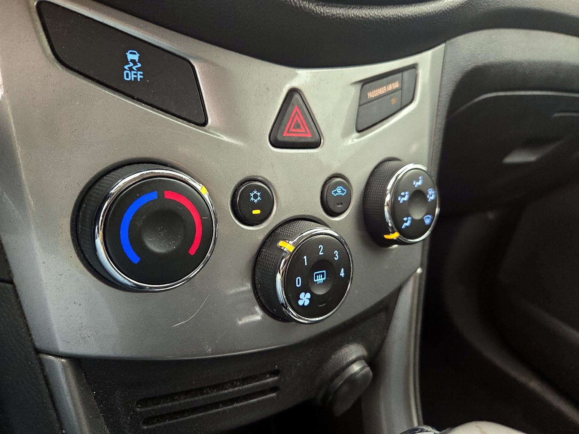 Thumbnail: 2015 Chevrolet Trax - 16