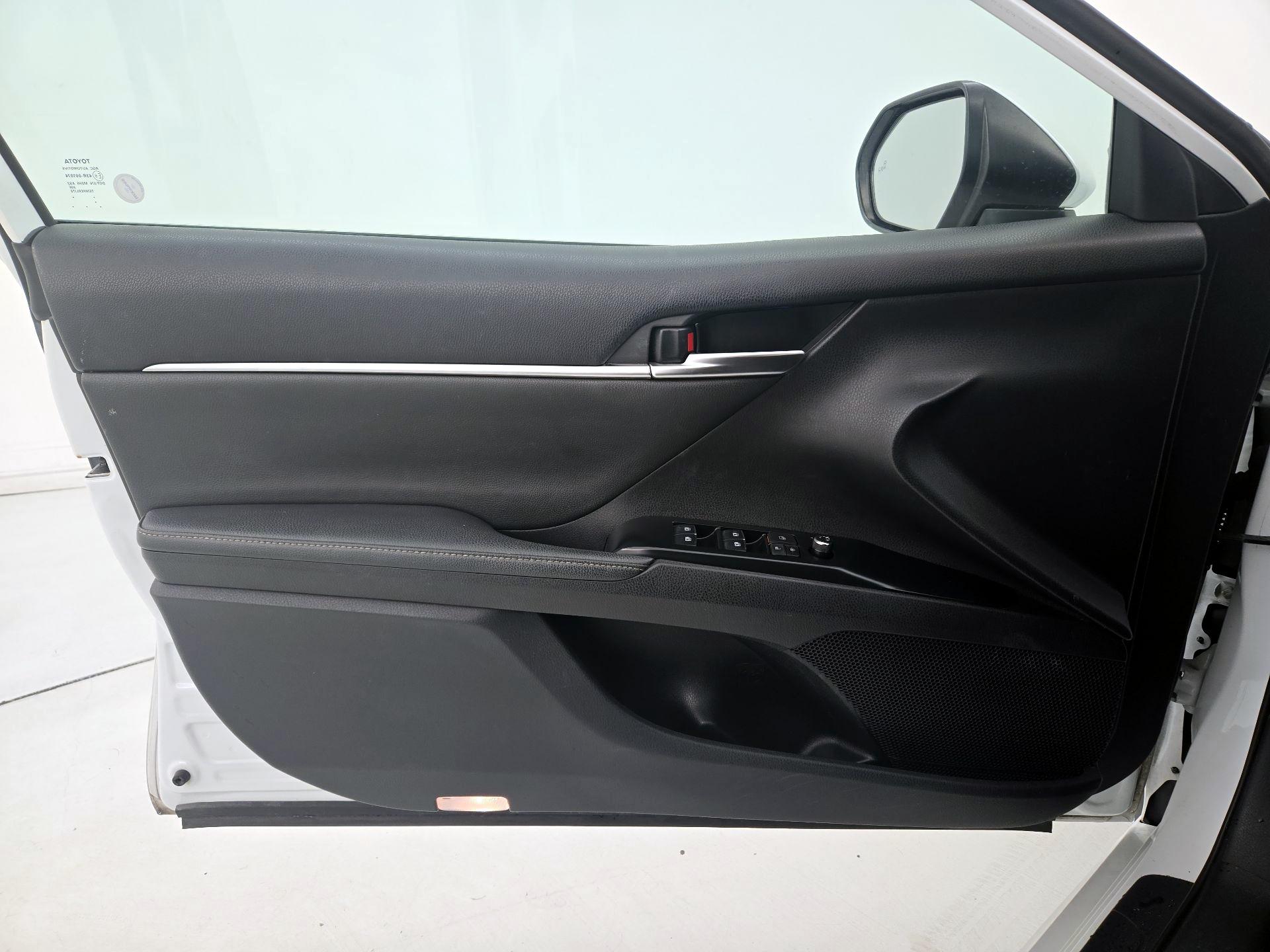 Thumbnail: 2019 Toyota Camry - 12