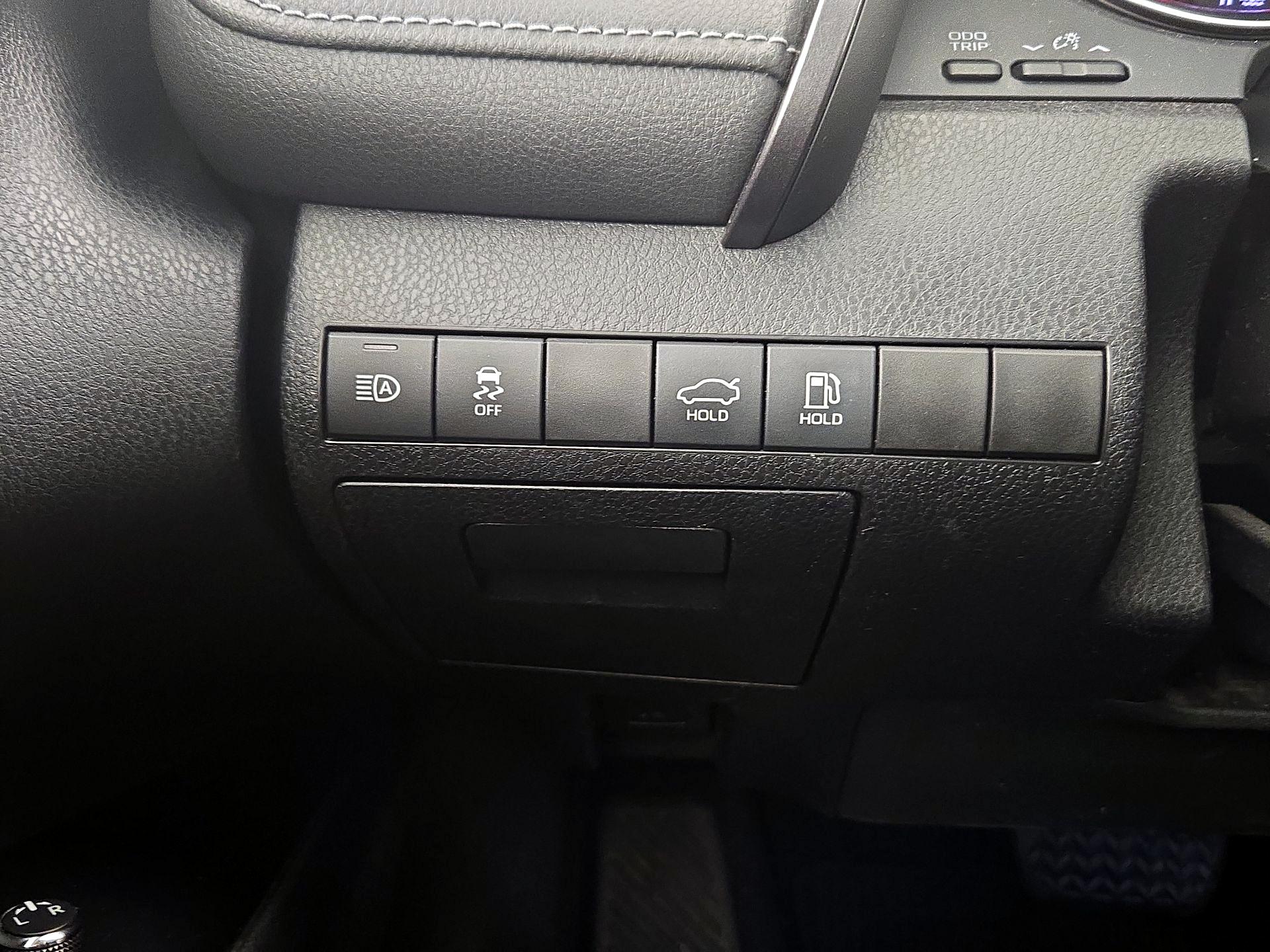 Thumbnail: 2019 Toyota Camry - 13