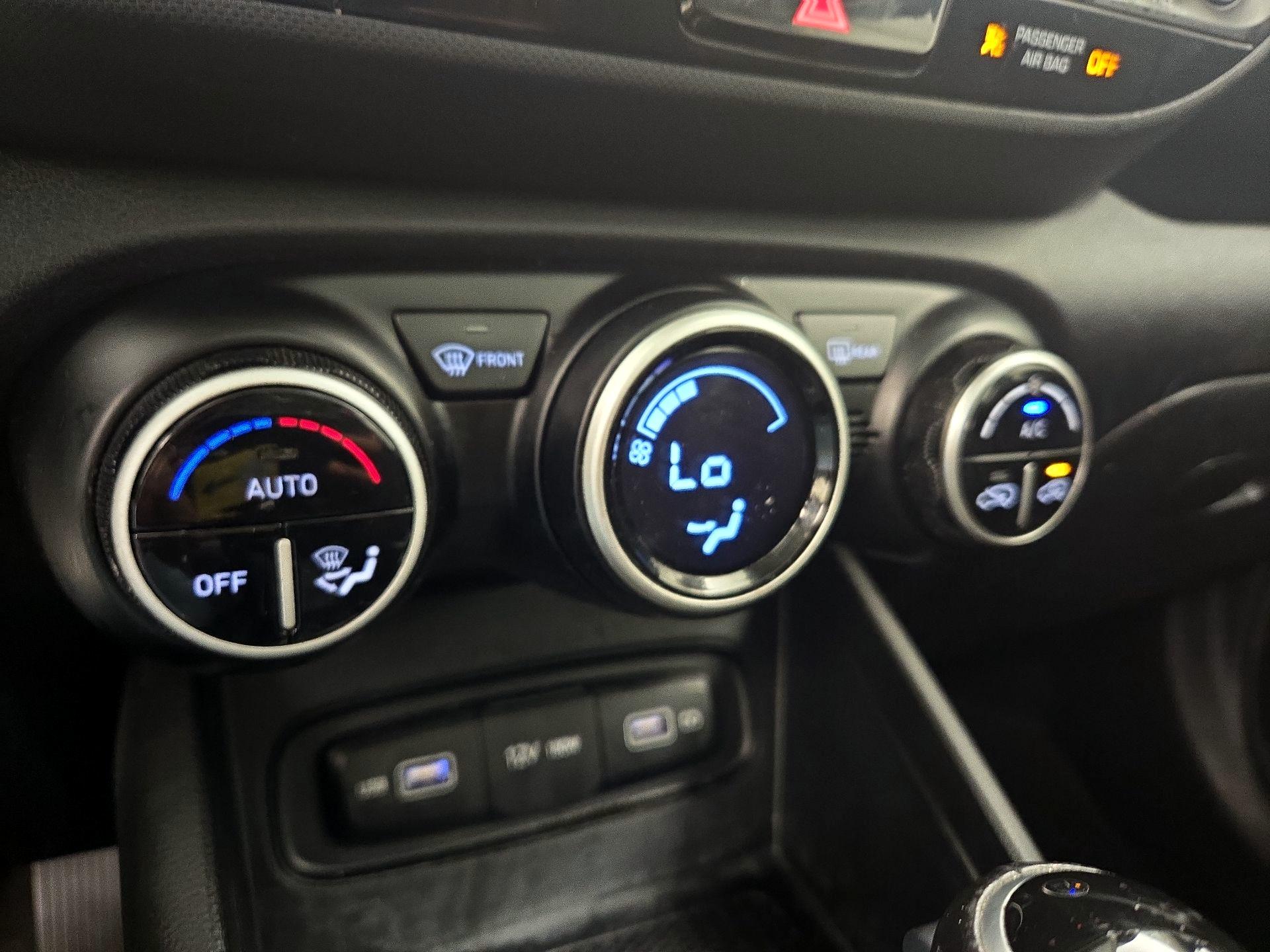 Thumbnail: 2022 Hyundai Venue - 16