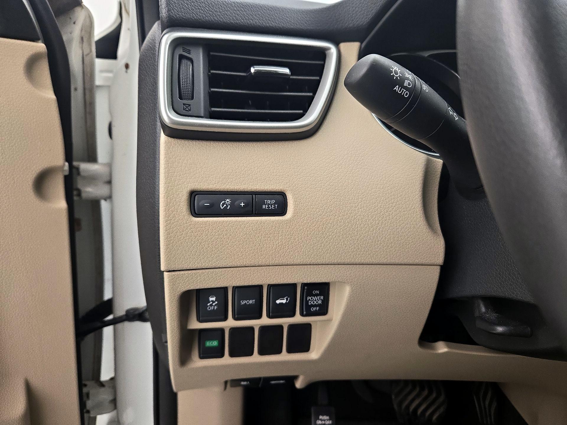 Thumbnail: 2016 Nissan Rogue - 13