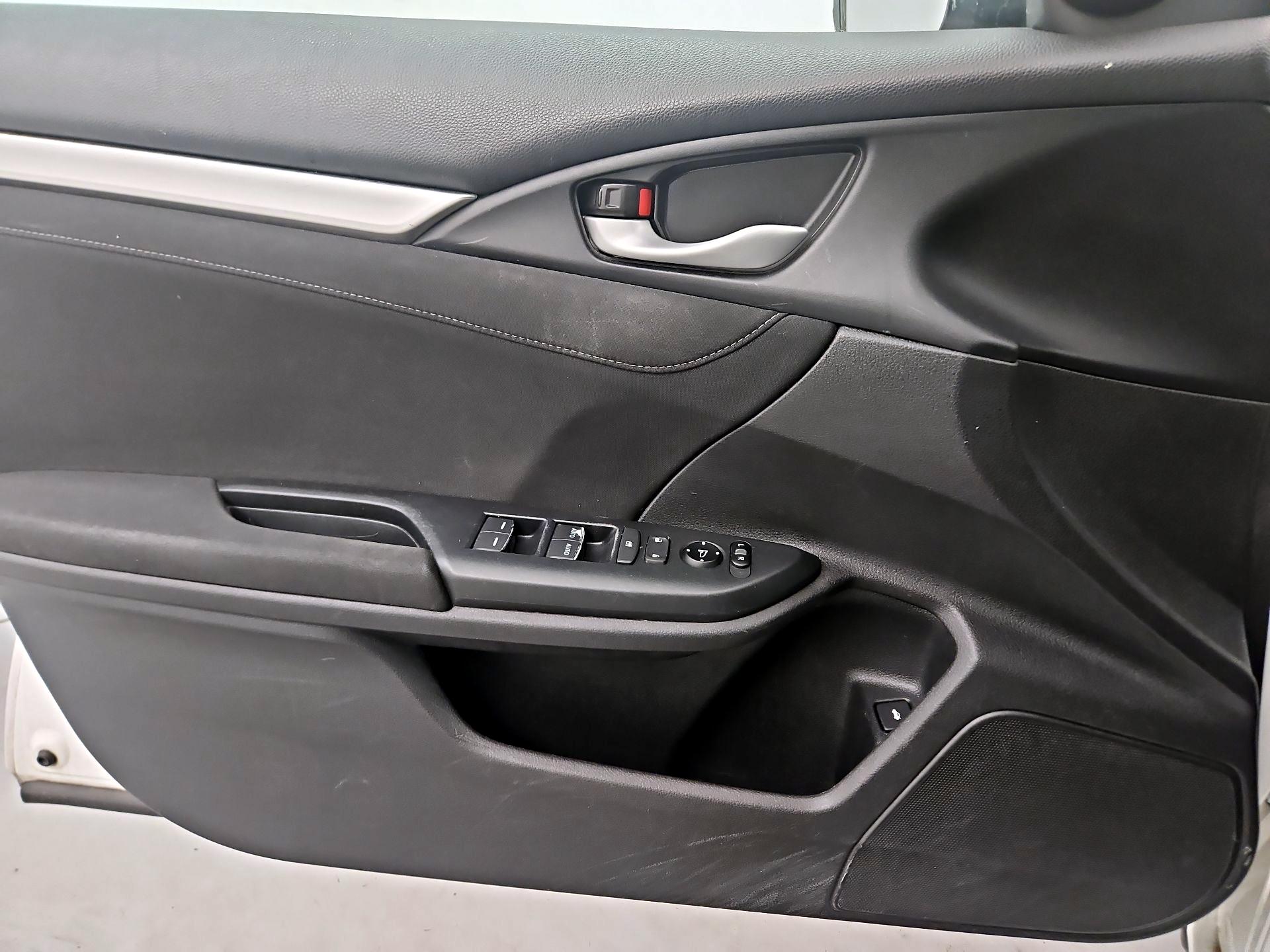 Thumbnail: 2017 Honda Civic - 10