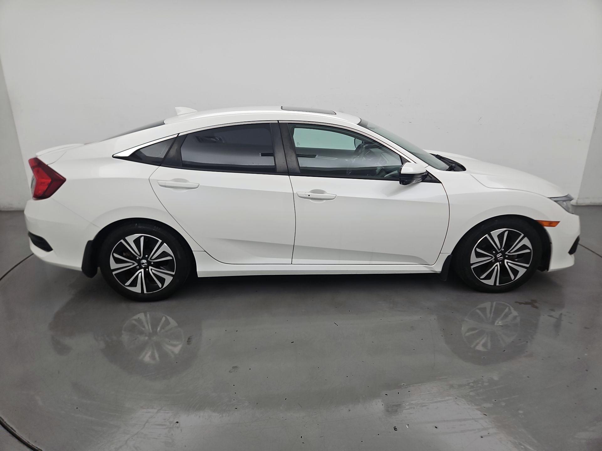 Thumbnail: 2017 Honda Civic - 4