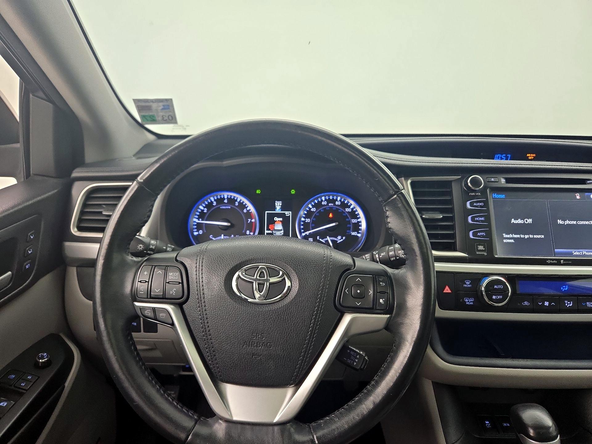 Thumbnail: 2015 Toyota Highlander - 10