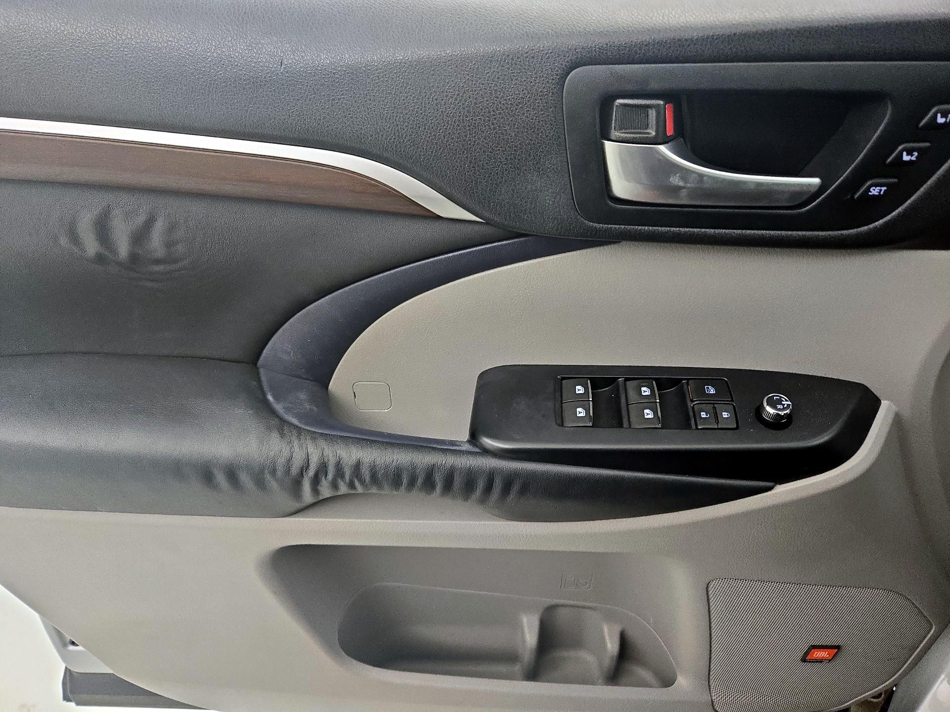 Thumbnail: 2015 Toyota Highlander - 12