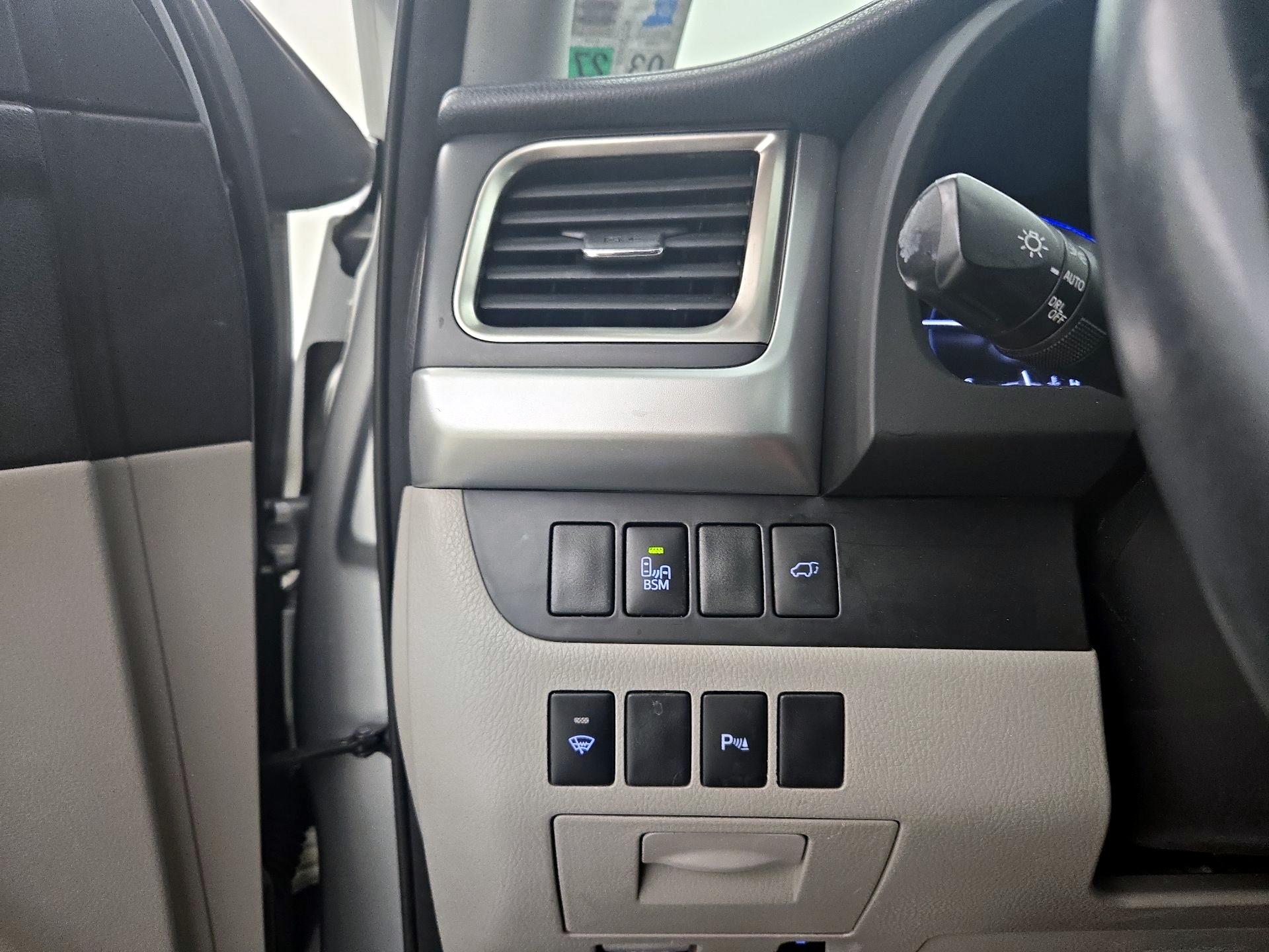 Thumbnail: 2015 Toyota Highlander - 13