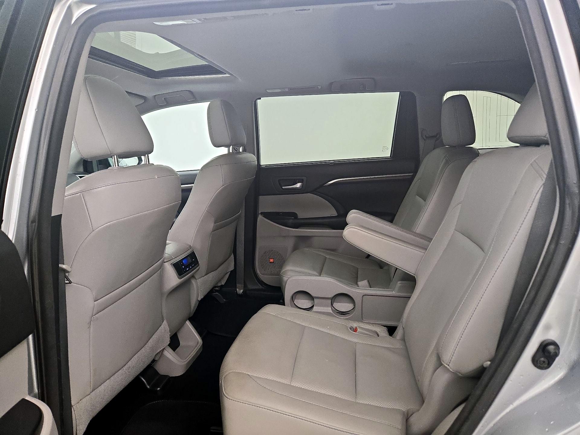 Thumbnail: 2015 Toyota Highlander - 20