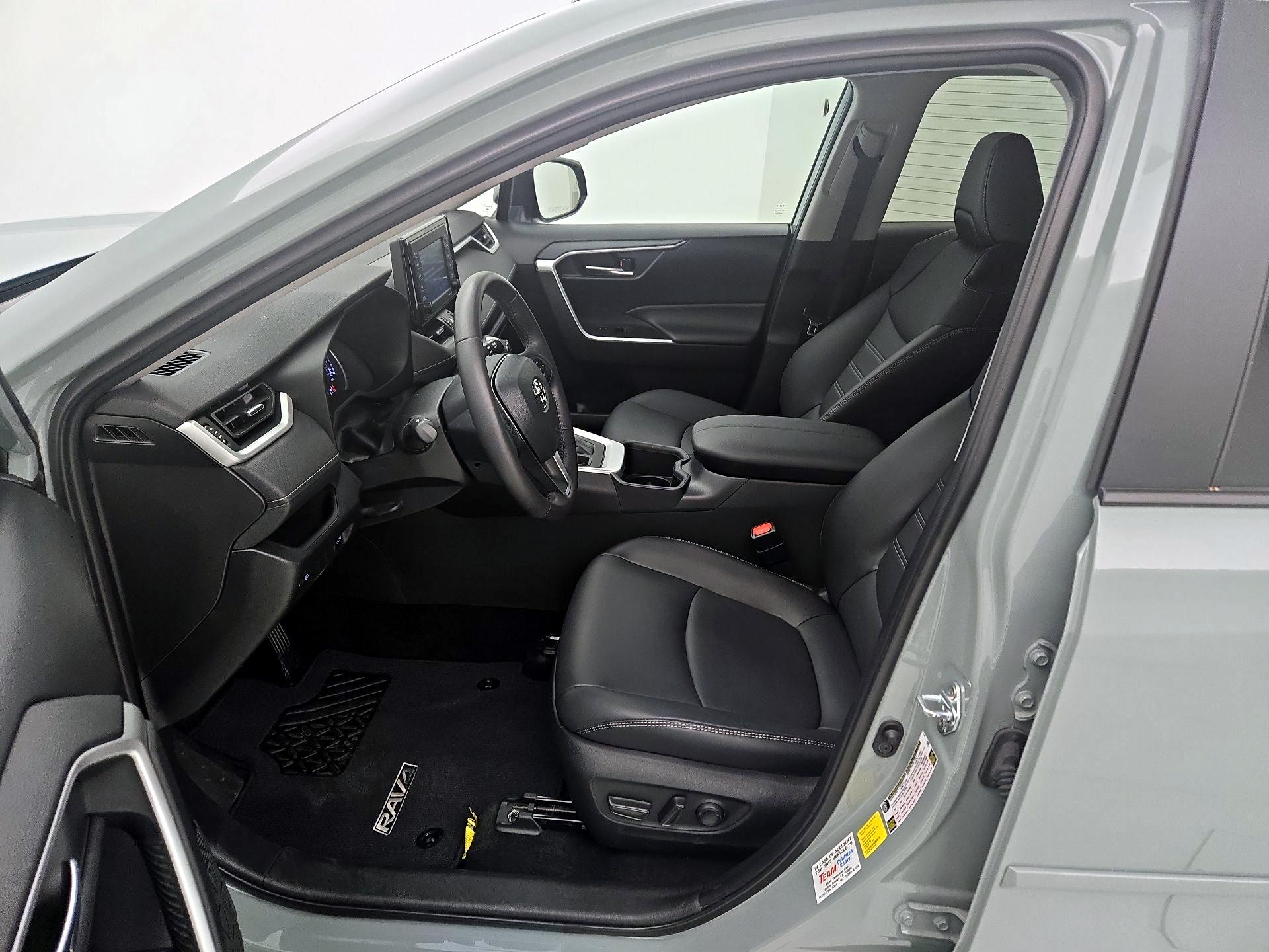 Thumbnail: 2022 Toyota RAV4 - 11